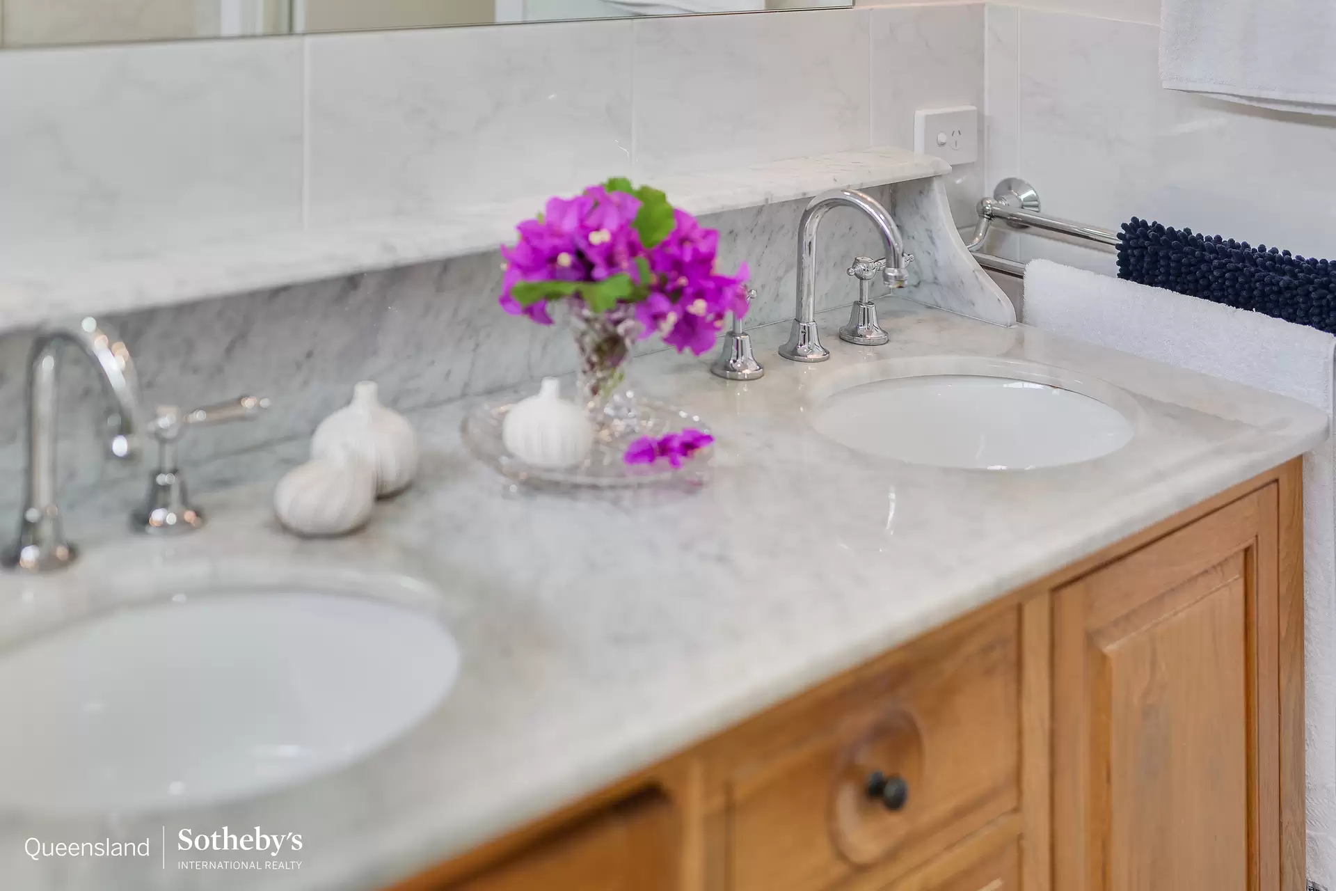 272A Wellington Street, Ormiston For Sale by Queensland Sotheby's International Realty - image 1