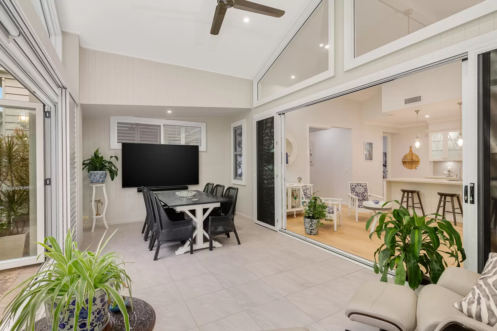 272A Wellington Street, Ormiston For Sale by Queensland Sotheby's International Realty - image 1