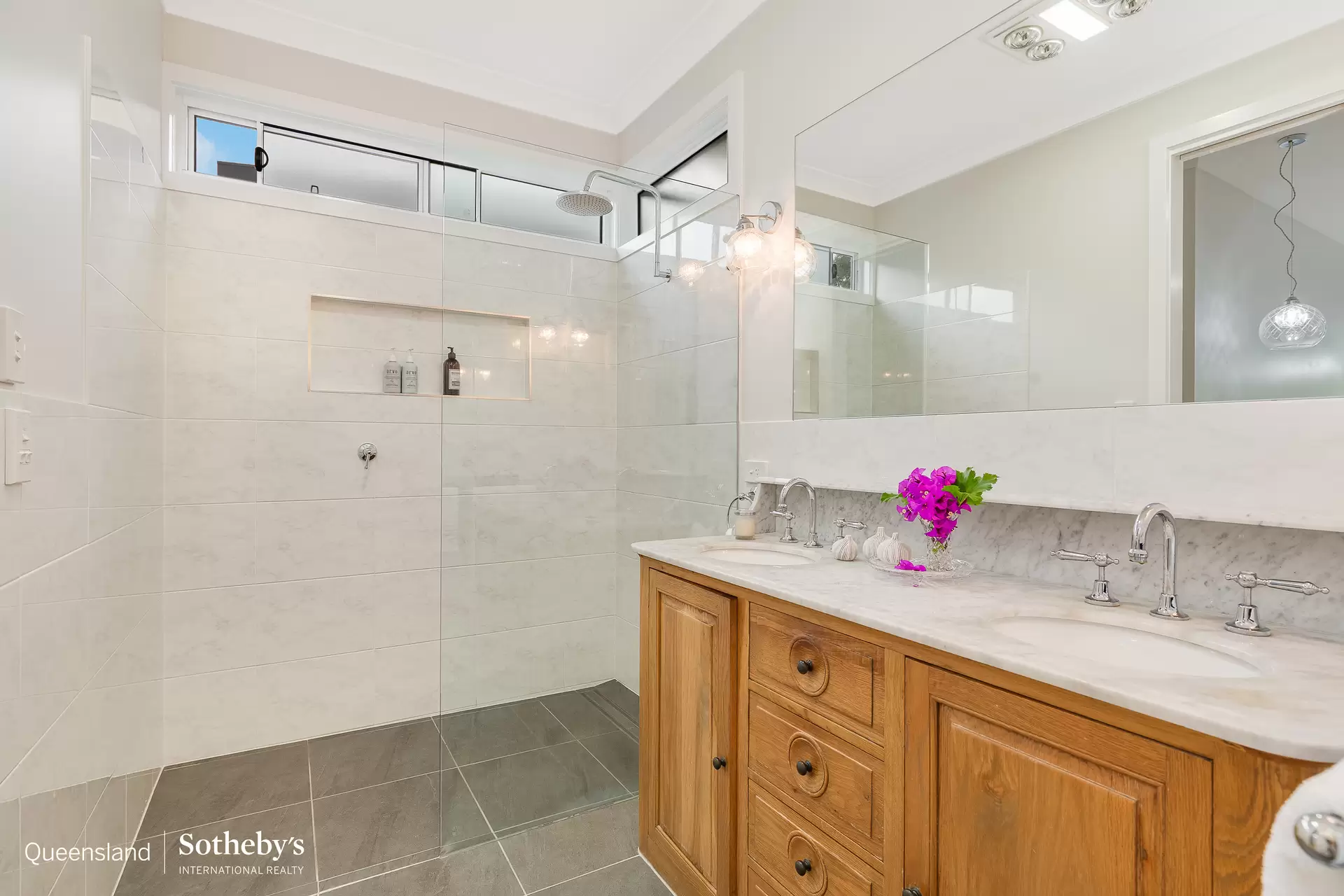 272A Wellington Street, Ormiston For Sale by Queensland Sotheby's International Realty - image 1