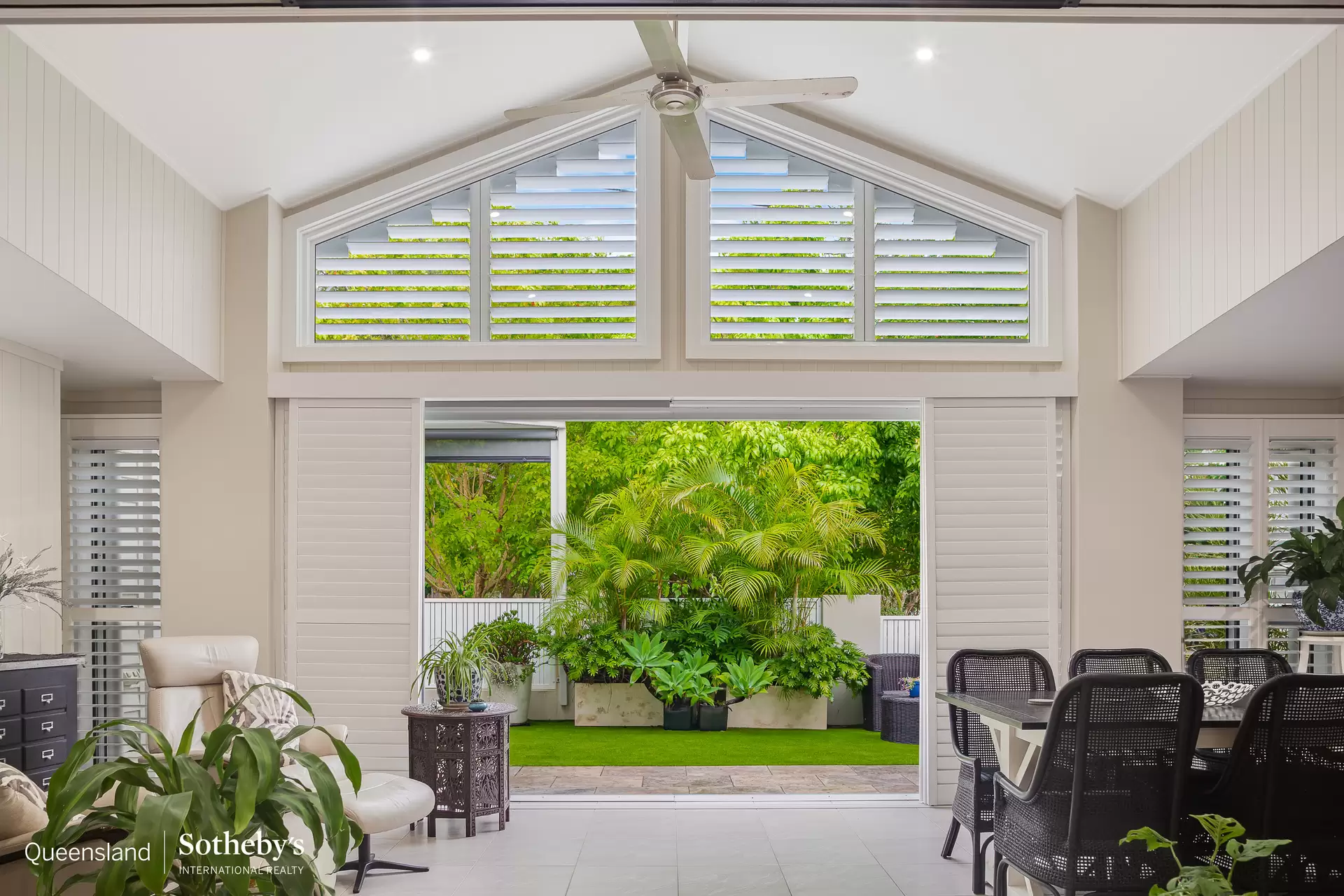 272A Wellington Street, Ormiston For Sale by Queensland Sotheby's International Realty - image 1