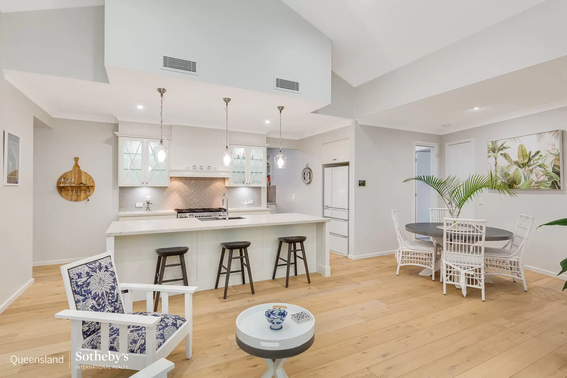 272A Wellington Street, Ormiston For Sale by Queensland Sotheby's International Realty - image 1