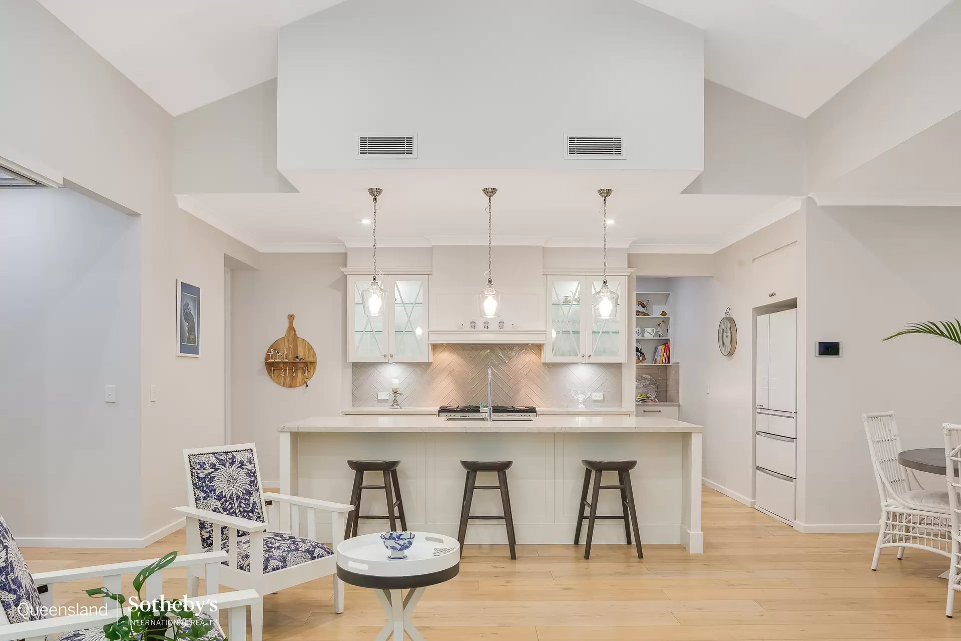 272A Wellington Street, Ormiston For Sale by Queensland Sotheby's International Realty - image 1