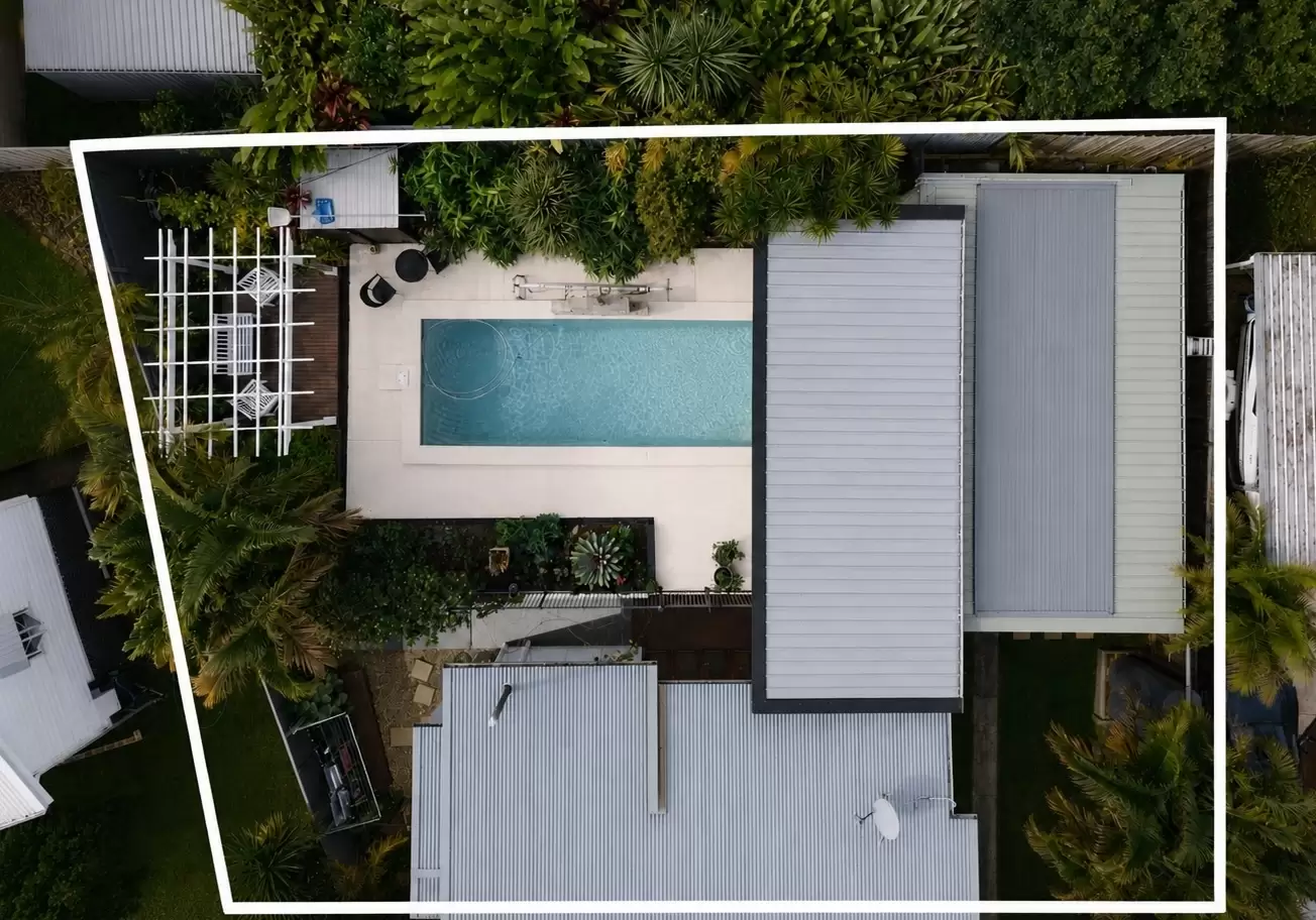 13 Allden Avenue, Labrador Sold by Queensland Sotheby's International Realty - image 1