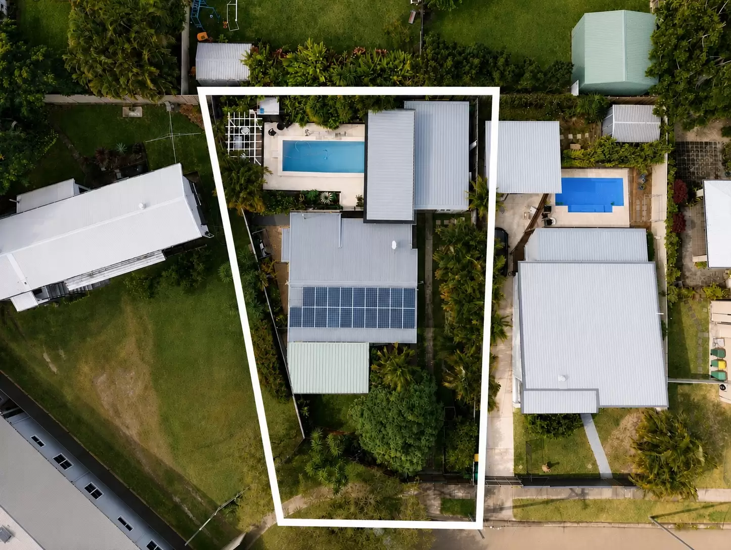 13 Allden Avenue, Labrador Sold by Queensland Sotheby's International Realty - image 1