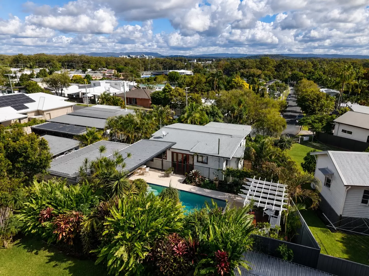 13 Allden Avenue, Labrador Sold by Queensland Sotheby's International Realty - image 1