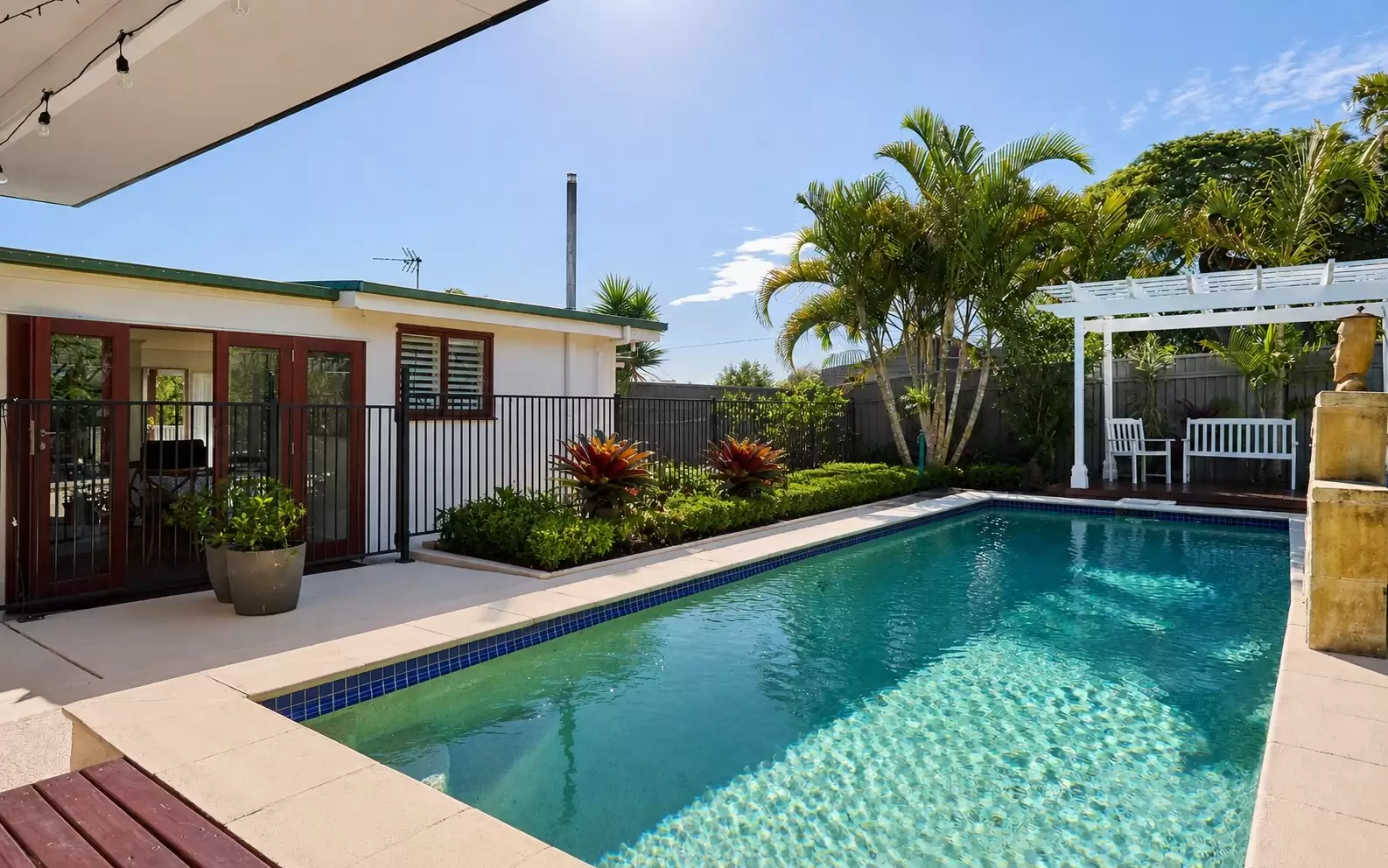 13 Allden Avenue, Labrador Sold by Queensland Sotheby's International Realty - image 1