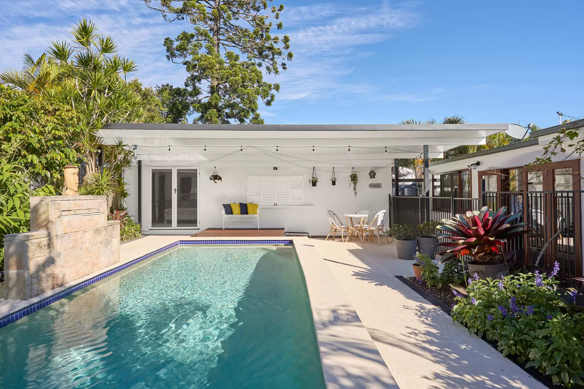 13 Allden Avenue, Labrador Sold by Queensland Sotheby's International Realty - image 1