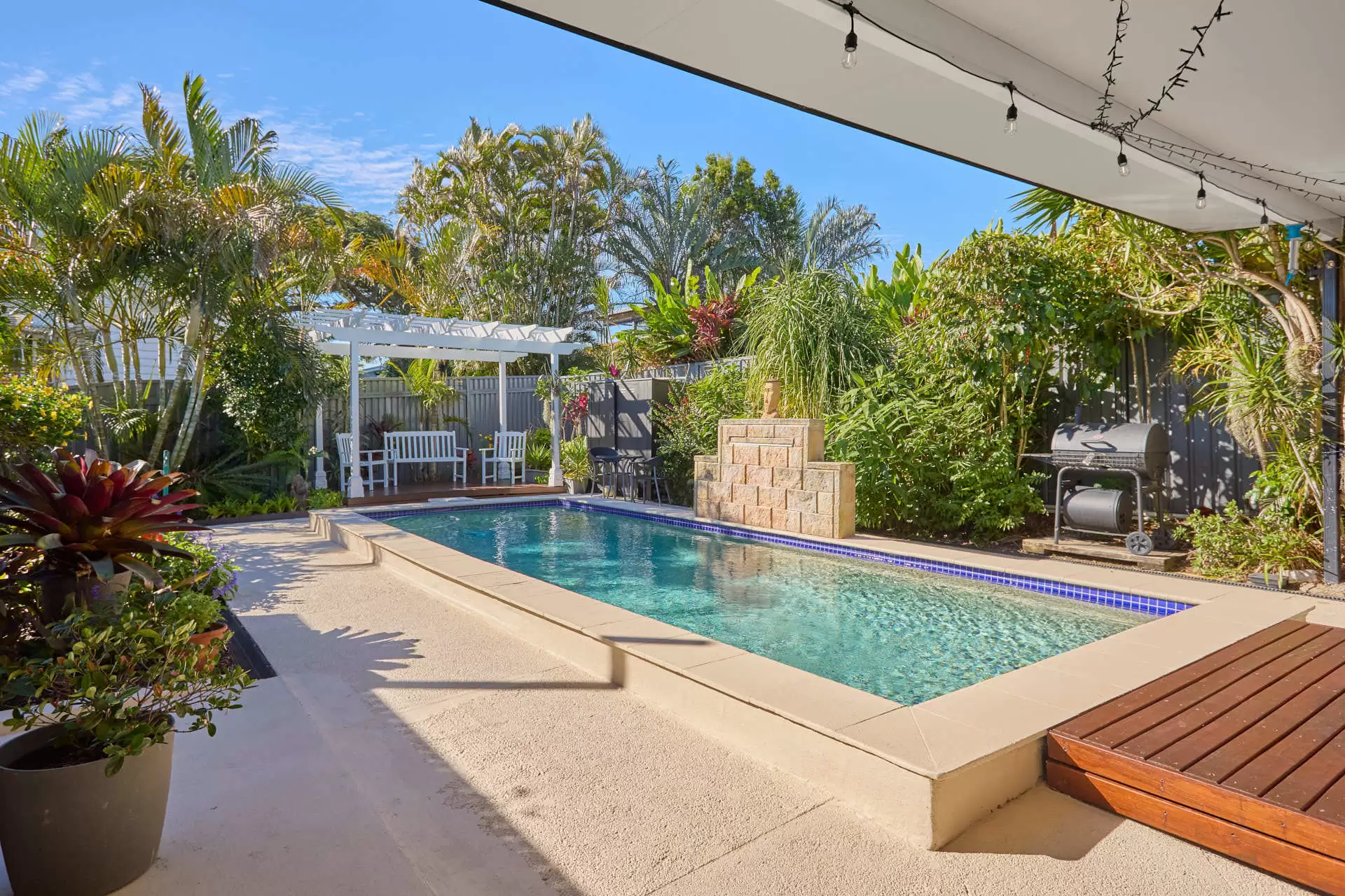 13 Allden Avenue, Labrador Sold by Queensland Sotheby's International Realty - image 1