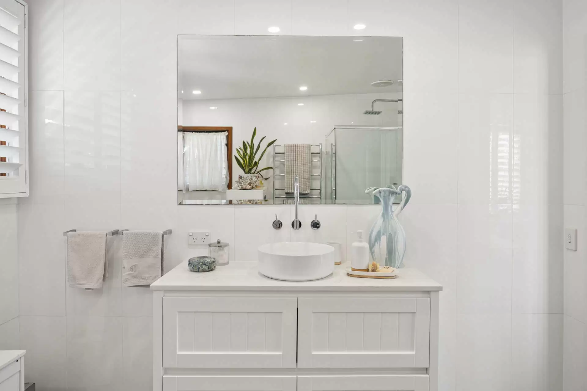 13 Allden Avenue, Labrador Sold by Queensland Sotheby's International Realty - image 1