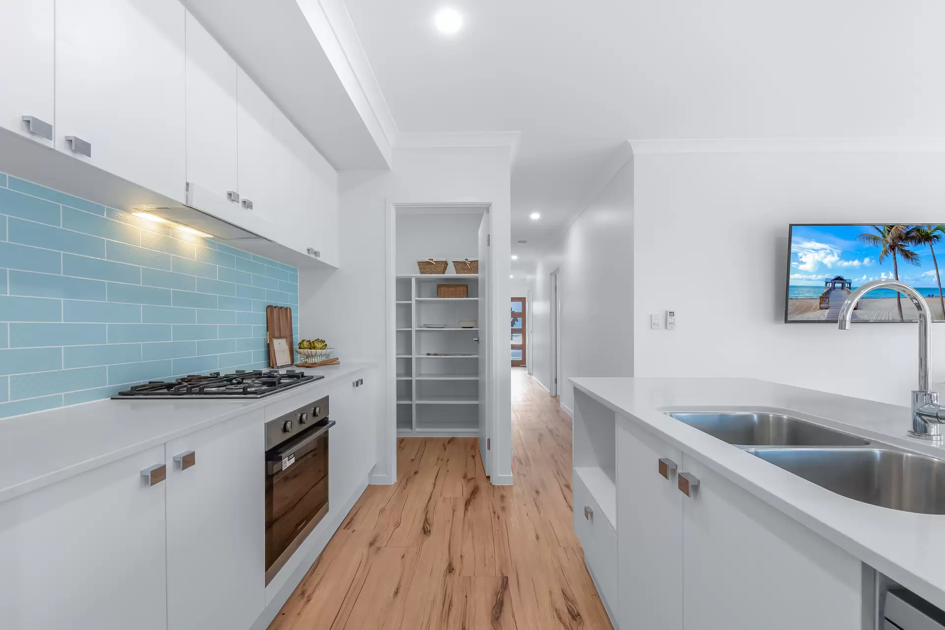 32 Tamarind Crescent, Proserpine Sold by Queensland Sotheby's International Realty - image 1