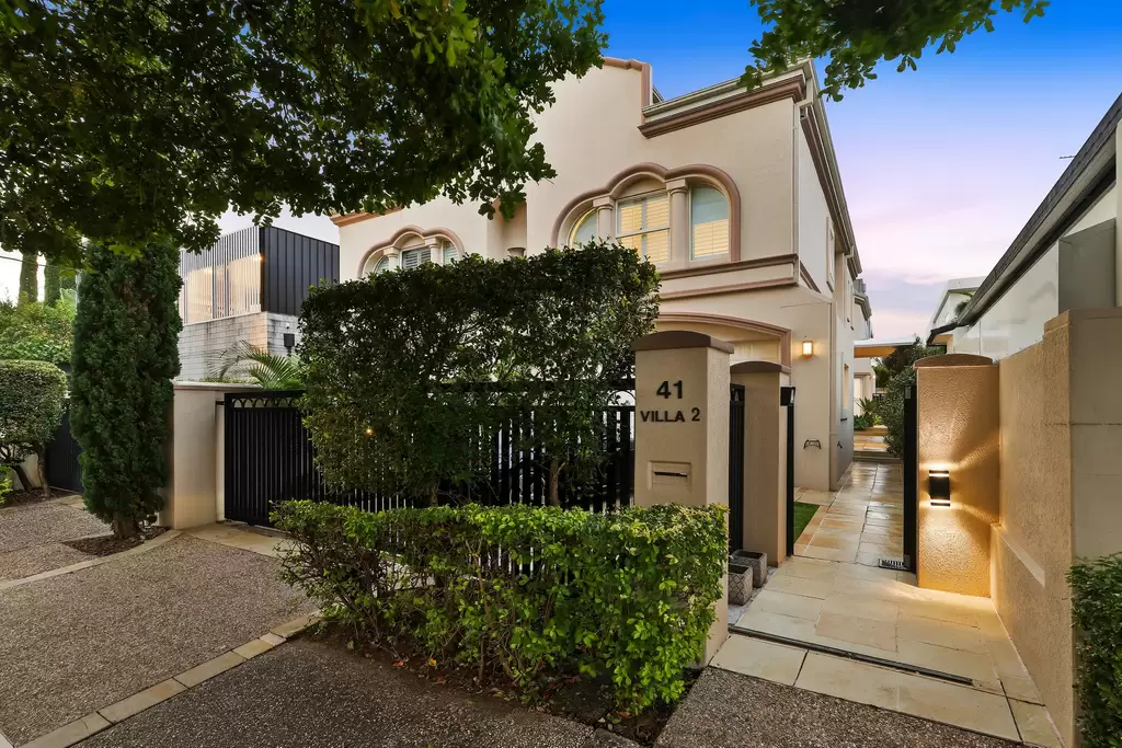 2/41 Cronin Avenue, Main Beach For Sale by 