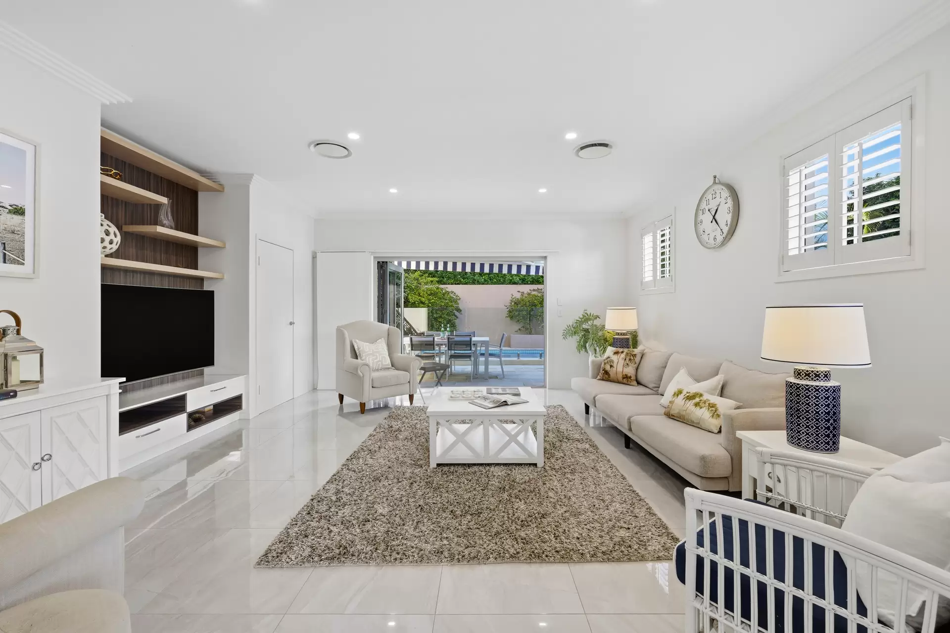 2/41 Cronin Avenue, Main Beach For Sale by Queensland Sotheby's International Realty - image 1