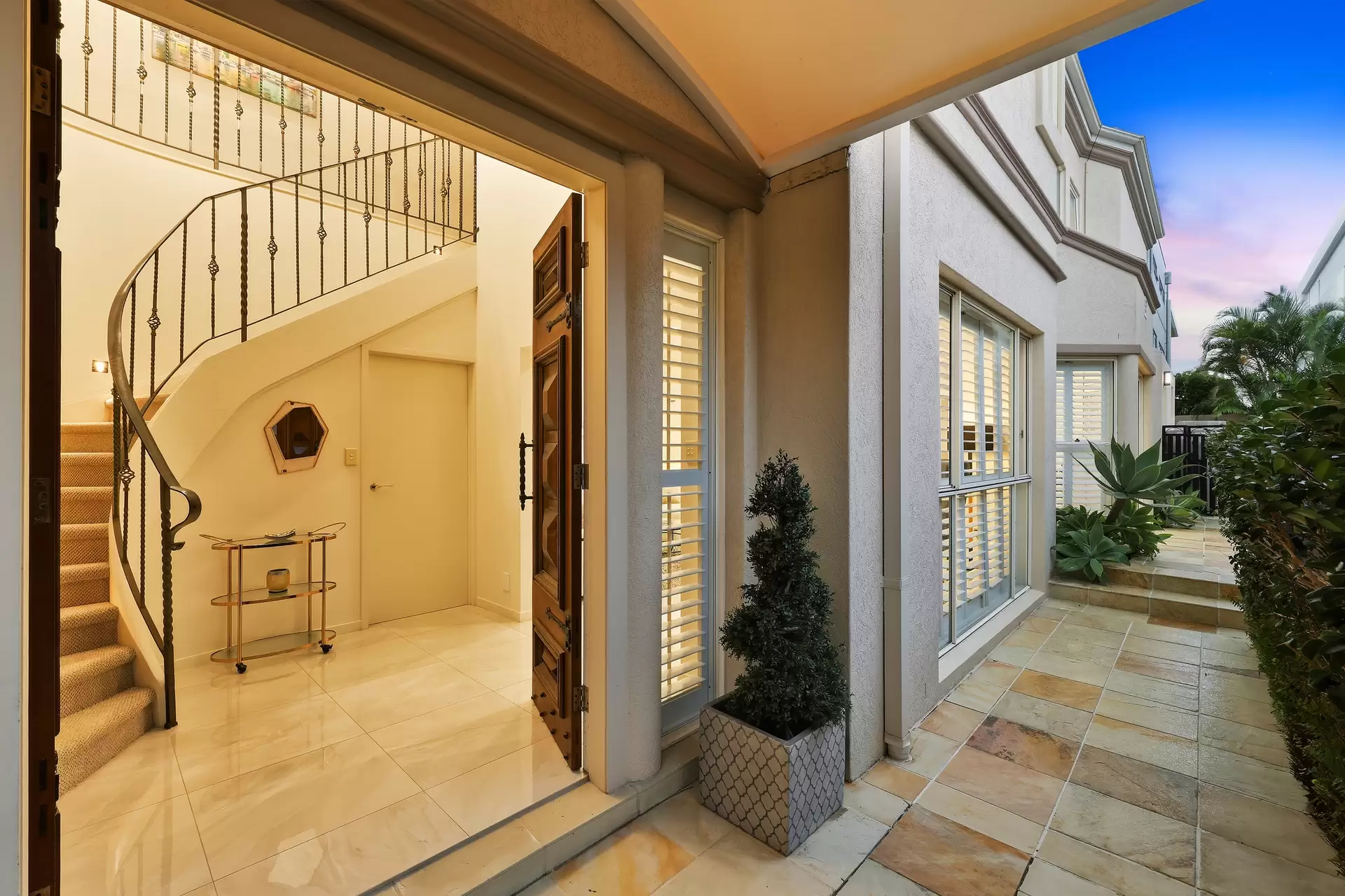 2/41 Cronin Avenue, Main Beach For Sale by Queensland Sotheby's International Realty - image 1