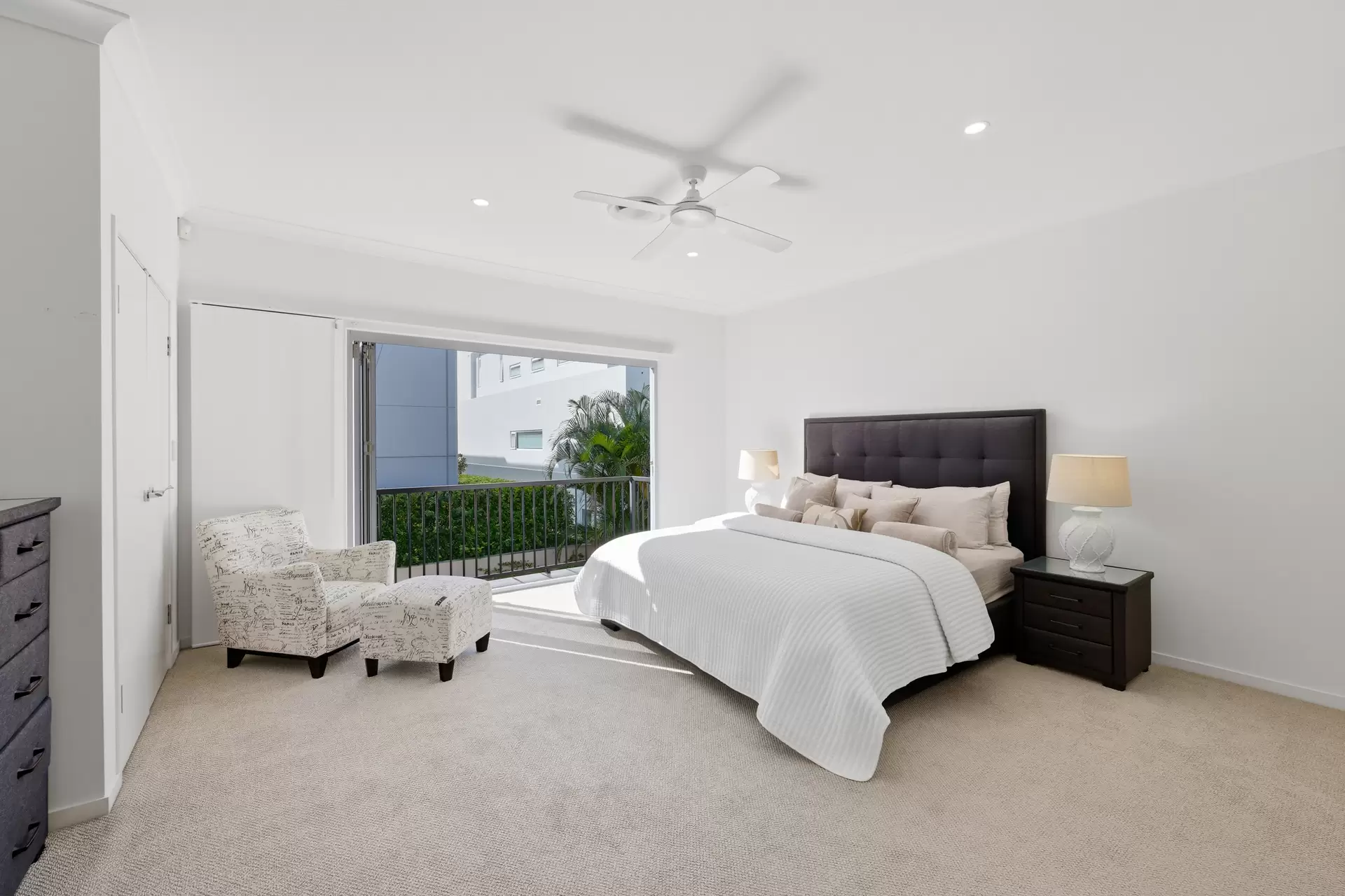 2/41 Cronin Avenue, Main Beach For Sale by Queensland Sotheby's International Realty - image 1