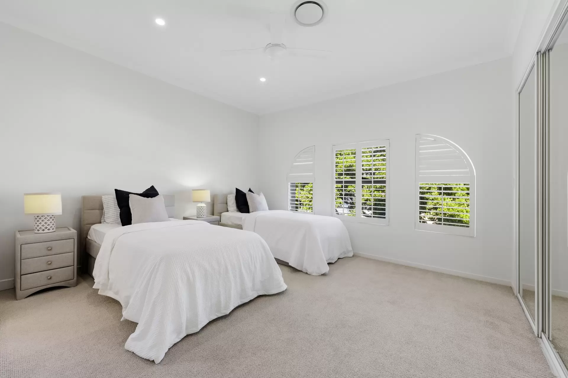 2/41 Cronin Avenue, Main Beach For Sale by Queensland Sotheby's International Realty - image 1