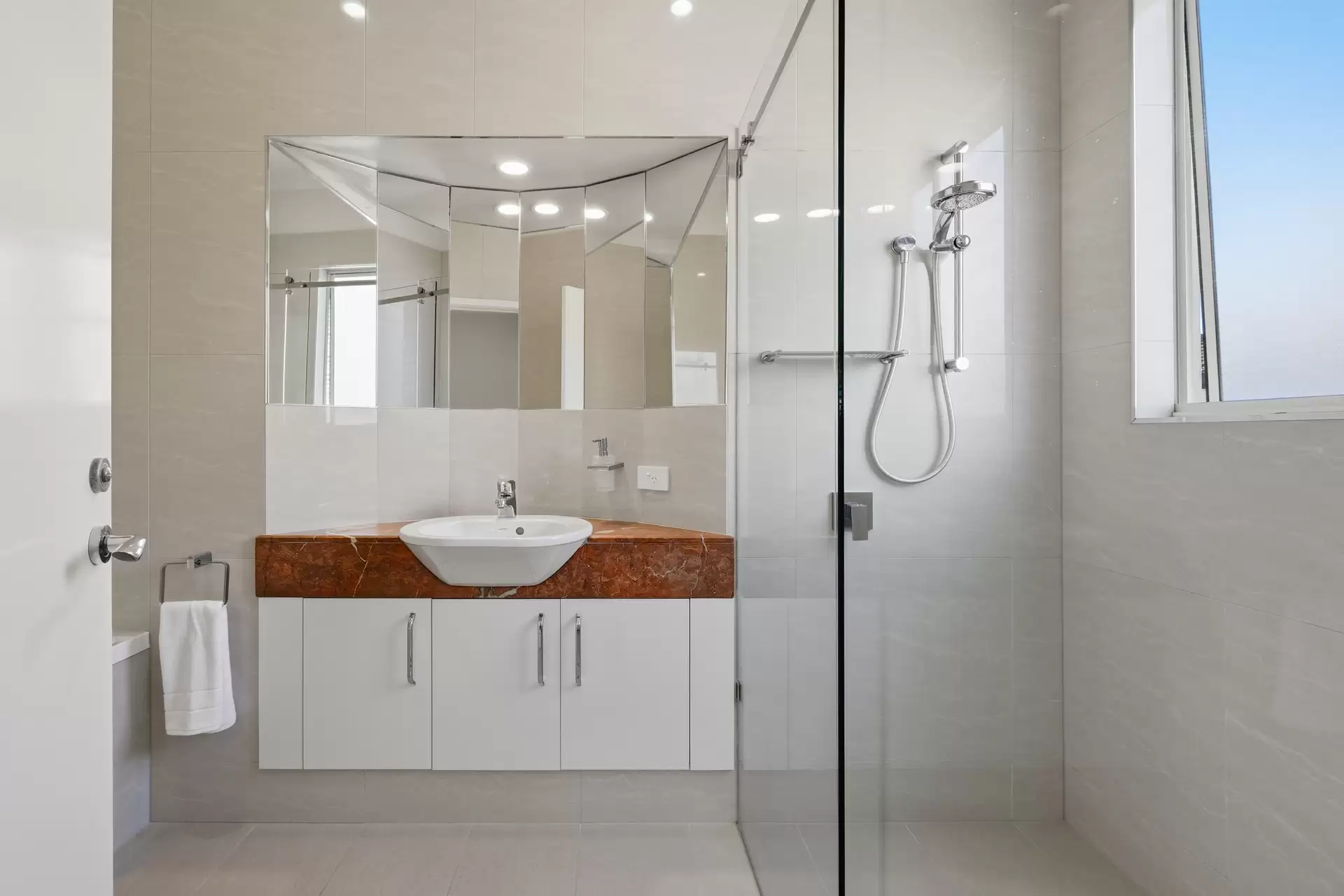 2/41 Cronin Avenue, Main Beach For Sale by Queensland Sotheby's International Realty - image 1