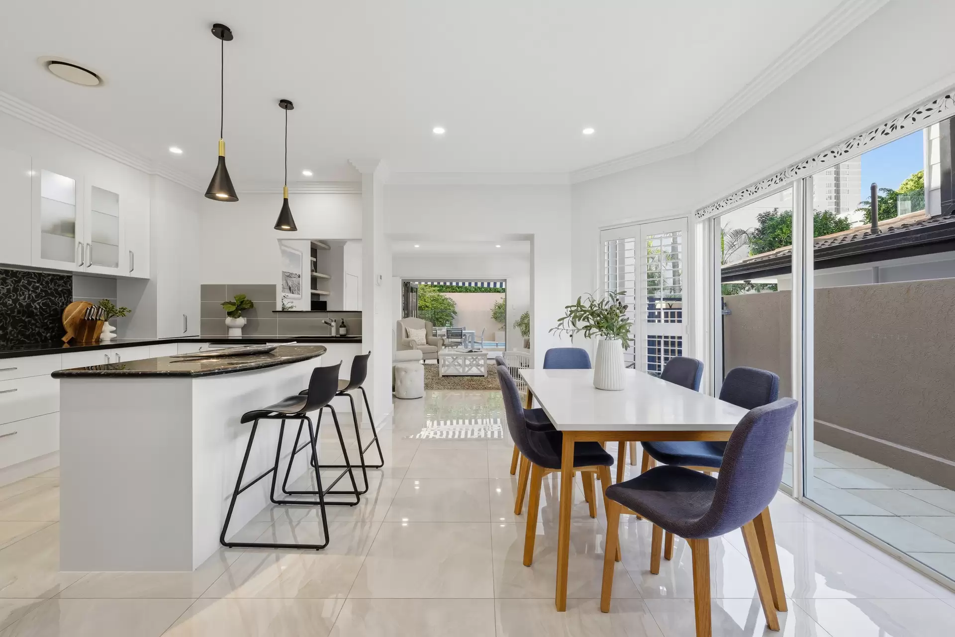 2/41 Cronin Avenue, Main Beach For Sale by Queensland Sotheby's International Realty - image 1