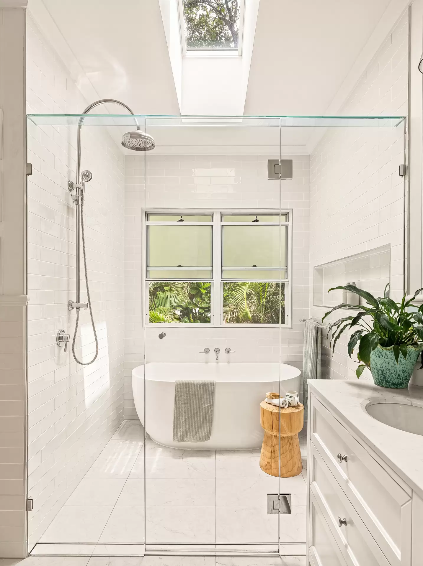 10 Frances Avenue, Kalinga For Sale by Queensland Sotheby's International Realty - image 1