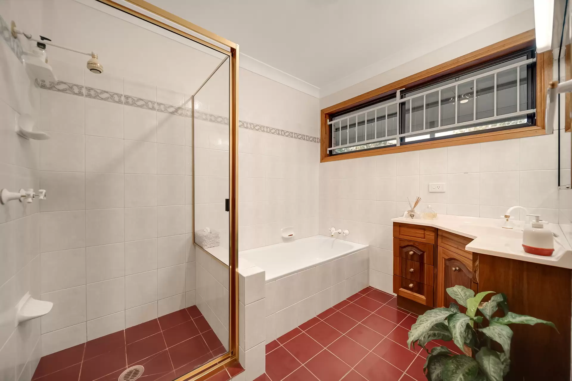 84 Oakridge  Street, Burbank For Sale by Queensland Sotheby's International Realty - image 1