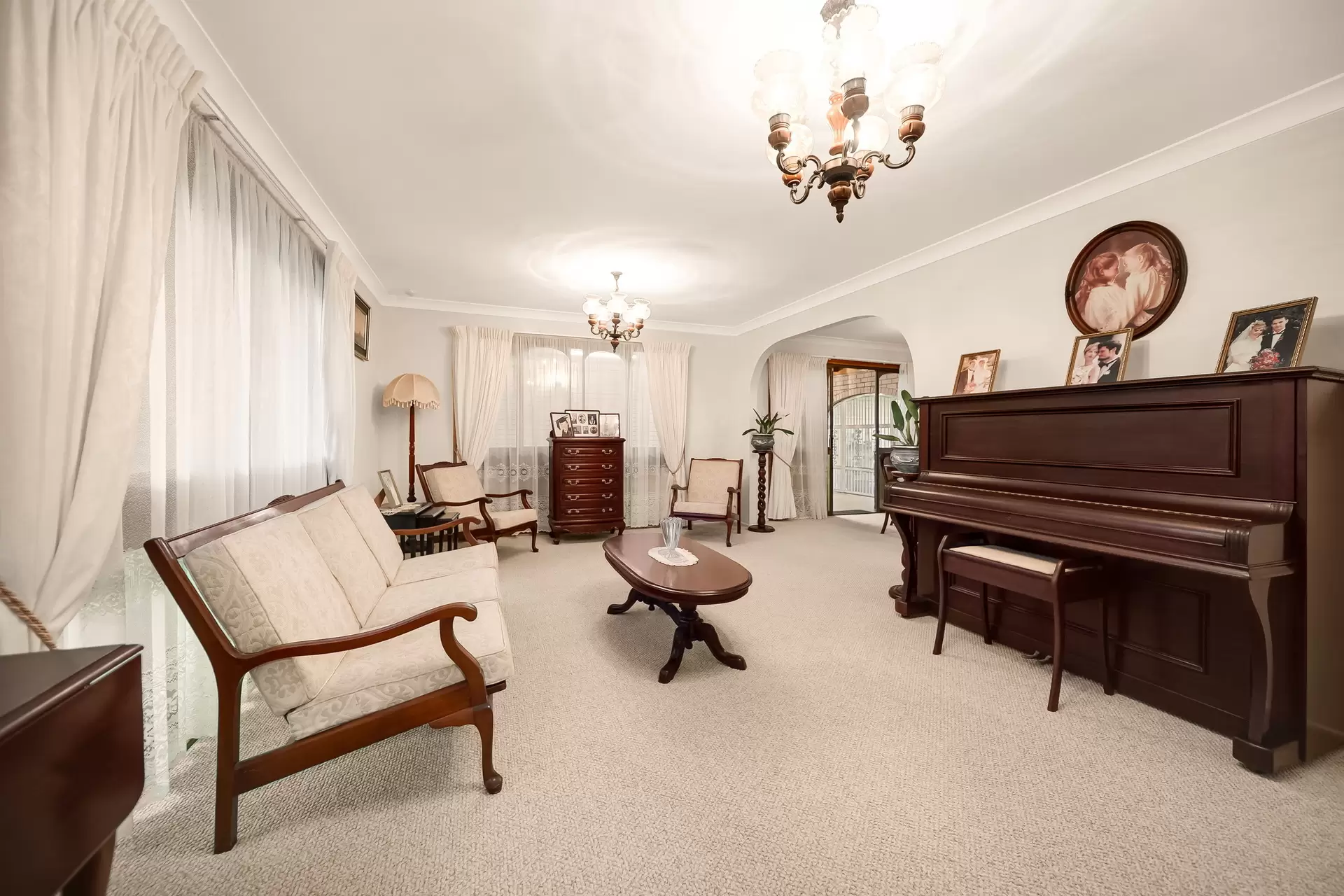84 Oakridge  Street, Burbank For Sale by Queensland Sotheby's International Realty - image 1