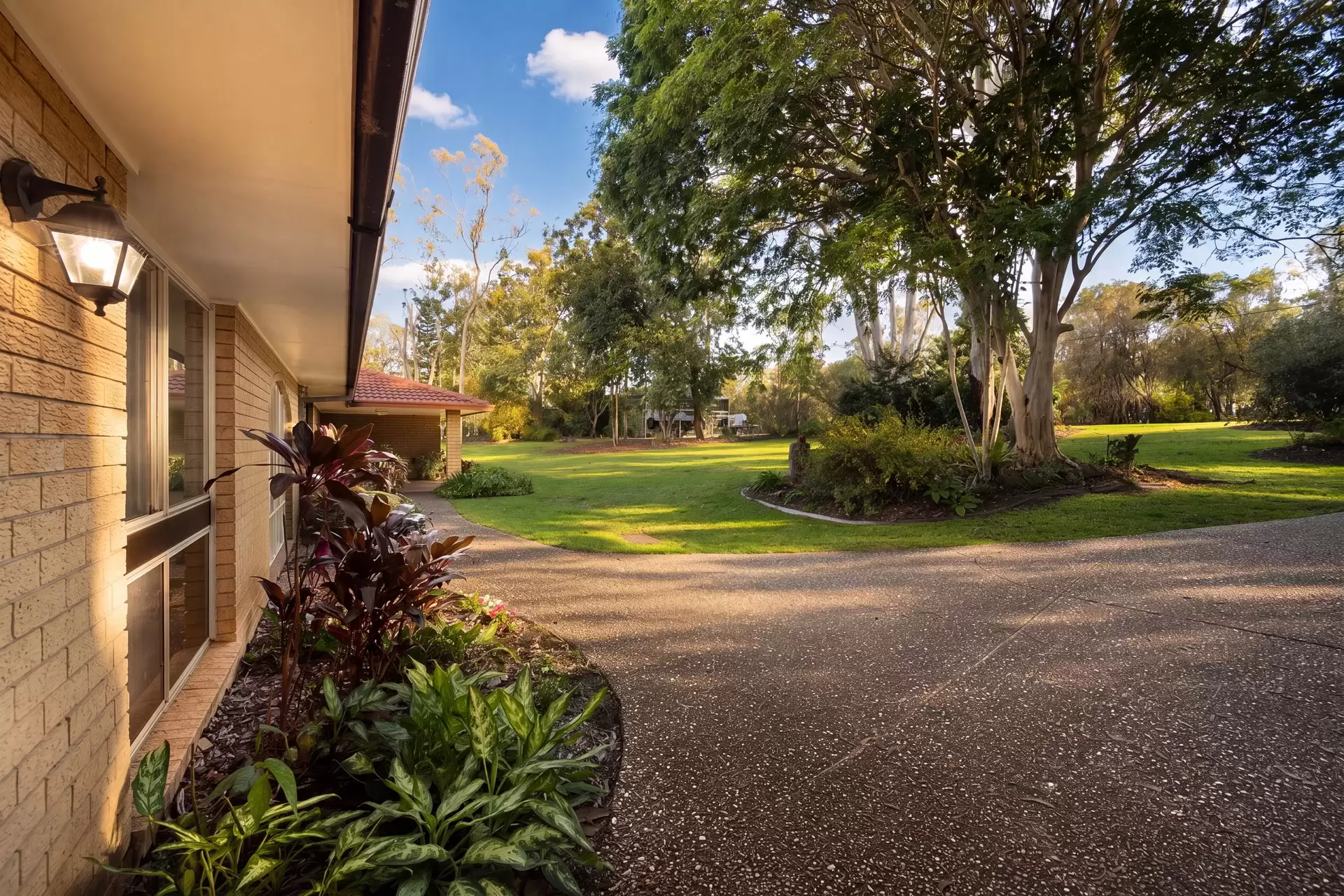 84 Oakridge  Street, Burbank For Sale by Queensland Sotheby's International Realty - image 1