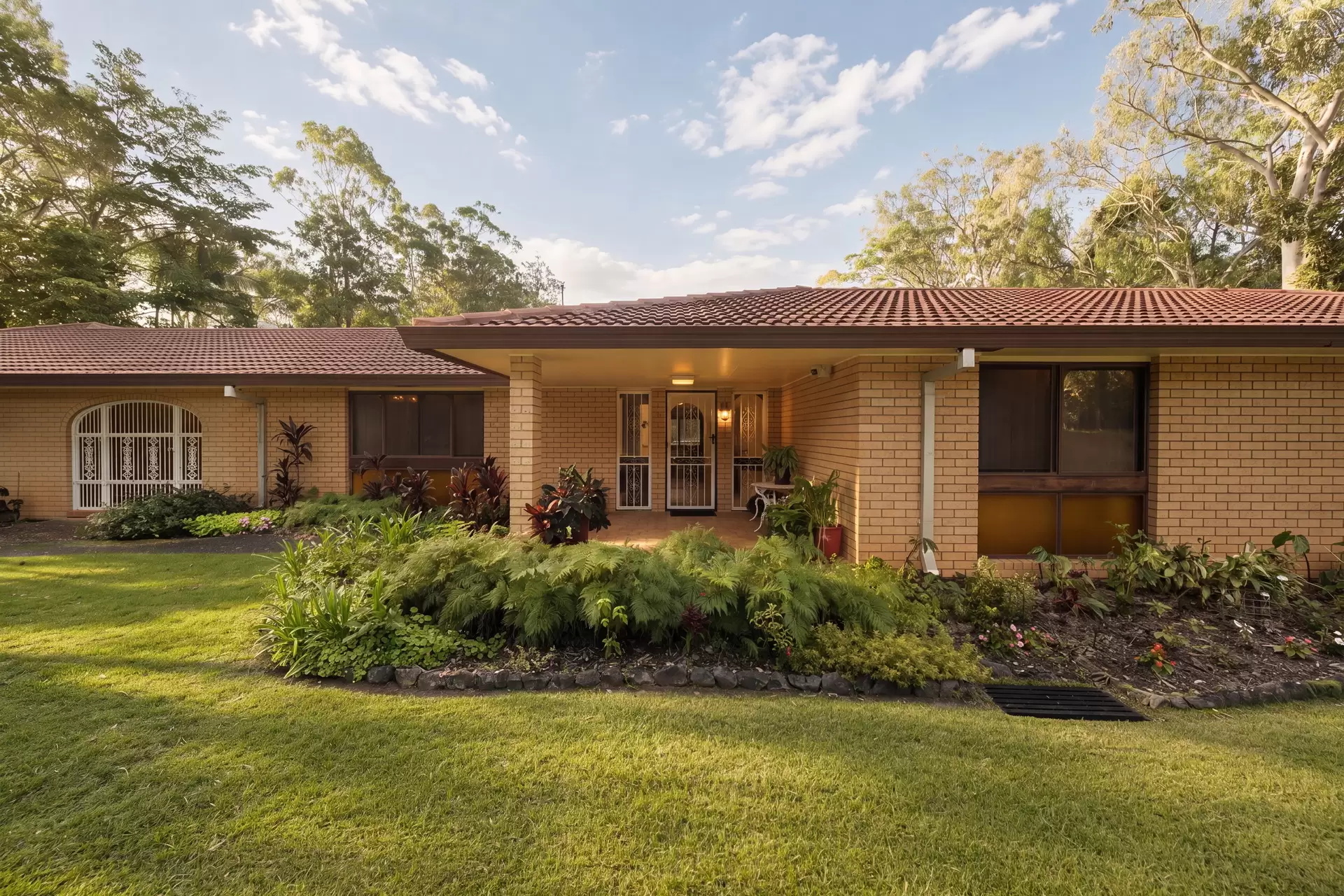 84 Oakridge  Street, Burbank For Sale by Queensland Sotheby's International Realty - image 1