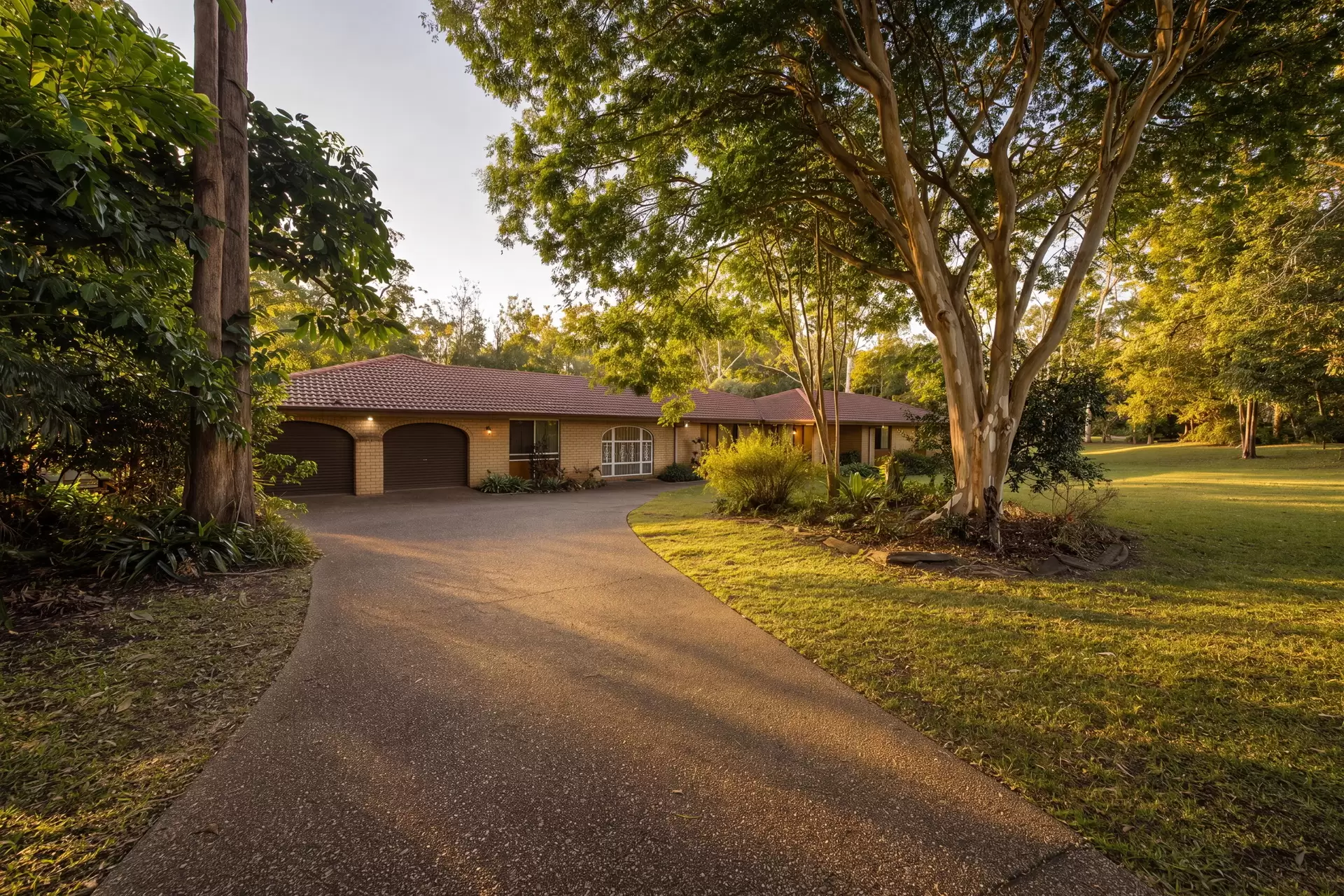 84 Oakridge  Street, Burbank For Sale by Queensland Sotheby's International Realty - image 1