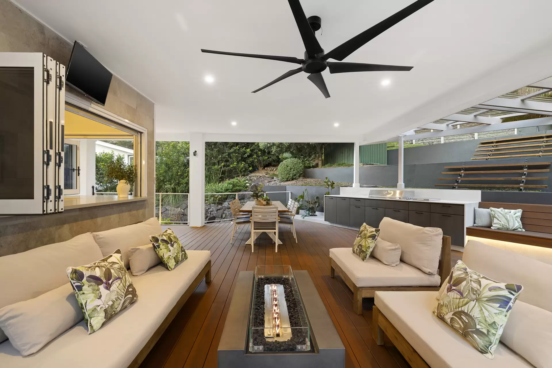 9 Hillside Court, Little Mountain For Sale by Queensland Sotheby's International Realty - image 1