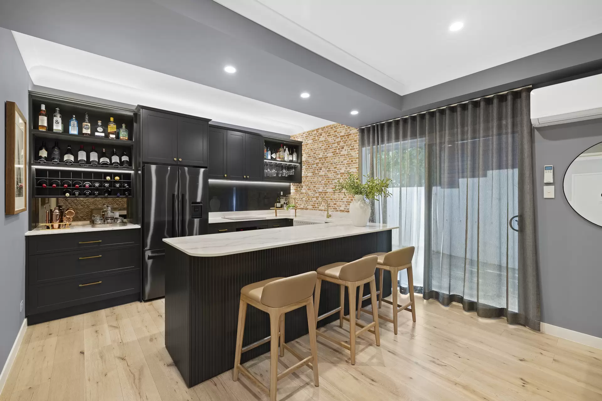 9 Hillside Court, Little Mountain For Sale by Queensland Sotheby's International Realty - image 1