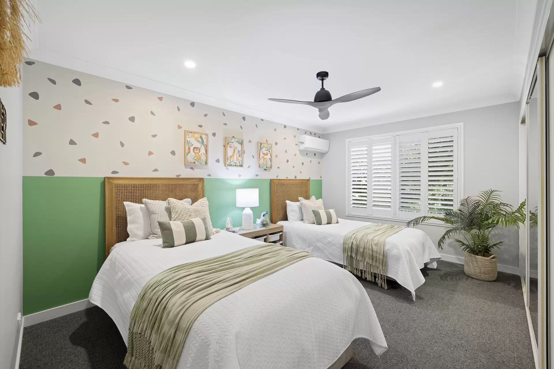 9 Hillside Court, Little Mountain For Sale by Queensland Sotheby's International Realty - image 1