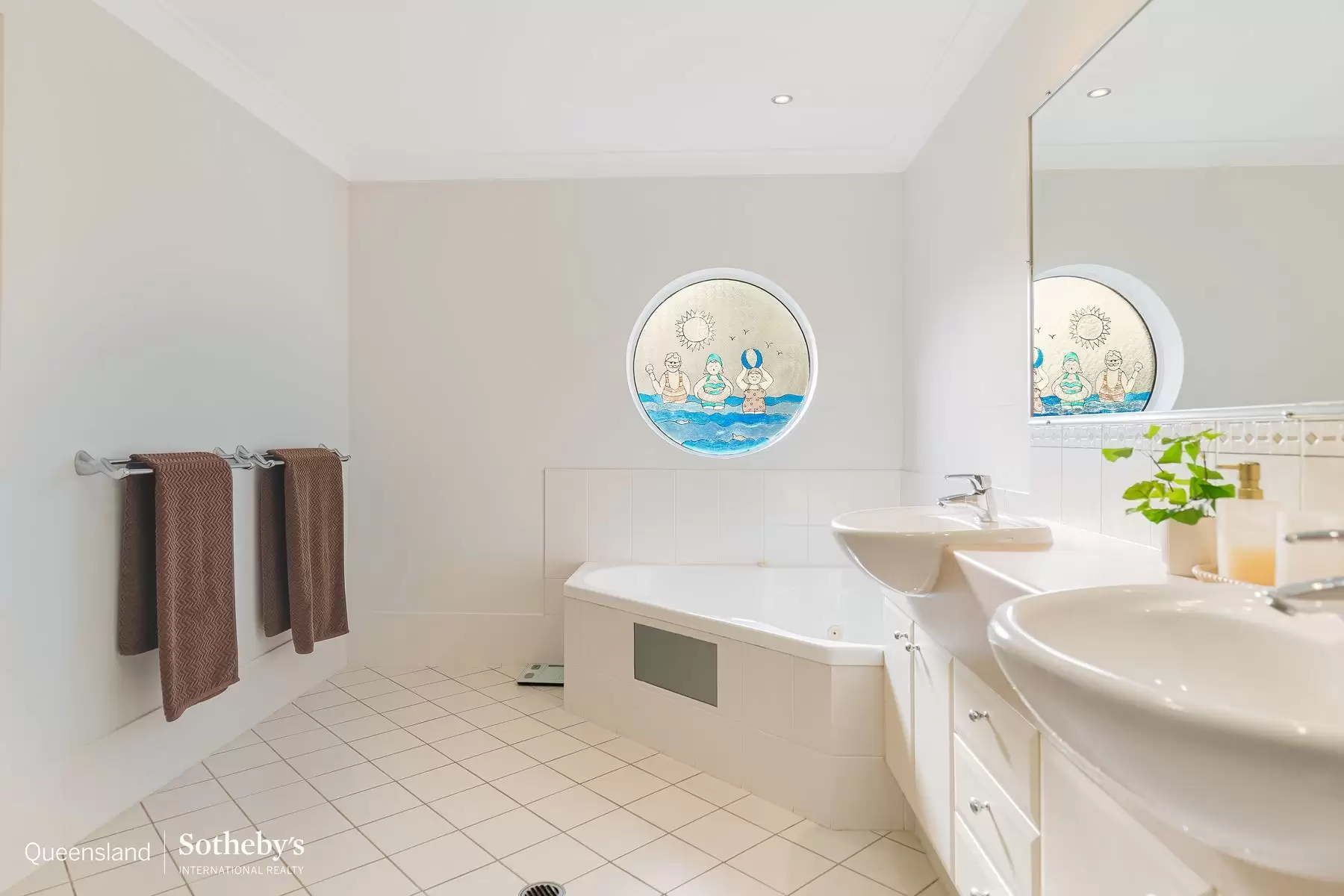 46/13-14 Esperance Court, Cleveland For Sale by Queensland Sotheby's International Realty - image 1