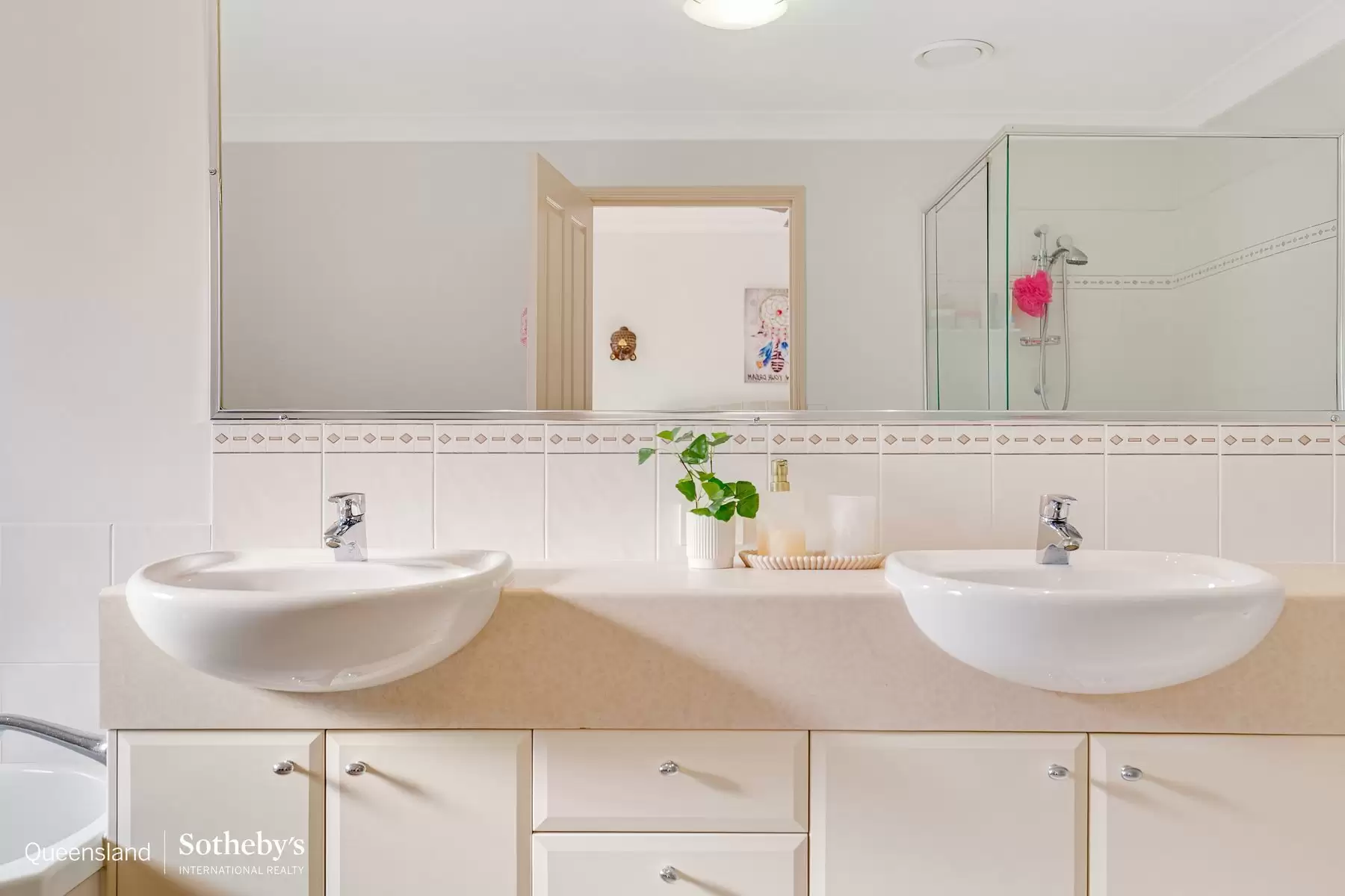 46/13-14 Esperance Court, Cleveland For Sale by Queensland Sotheby's International Realty - image 1