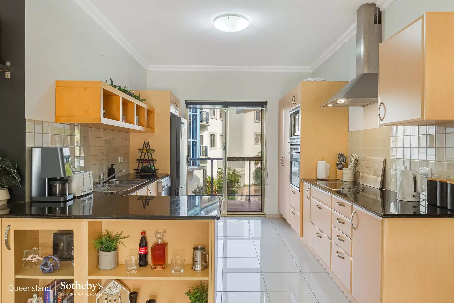 46/13-14 Esperance Court, Cleveland For Sale by Queensland Sotheby's International Realty - image 1