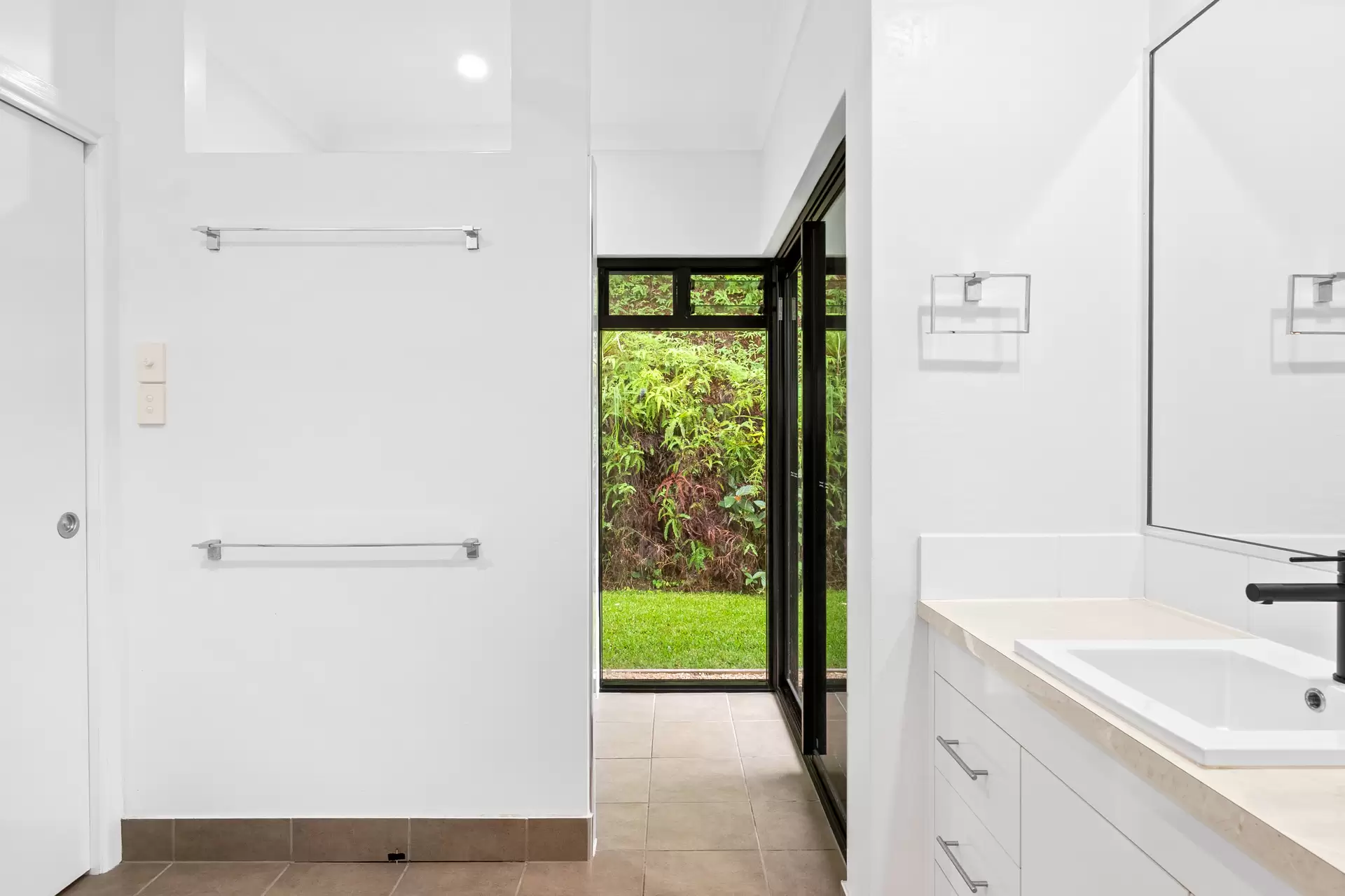 141 Banfield Road, Granadilla For Sale by Queensland Sotheby's International Realty - image 1