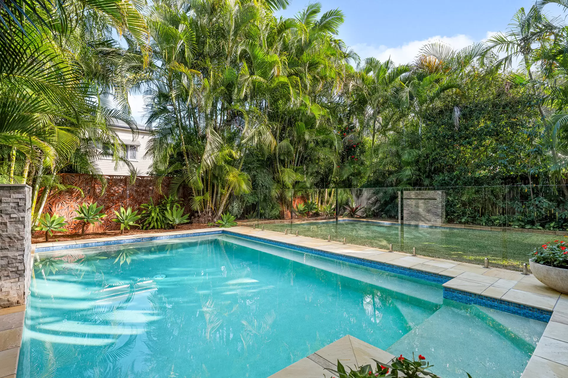 8 Nelson Street, Kalinga Sold by Queensland Sotheby's International Realty - image 1