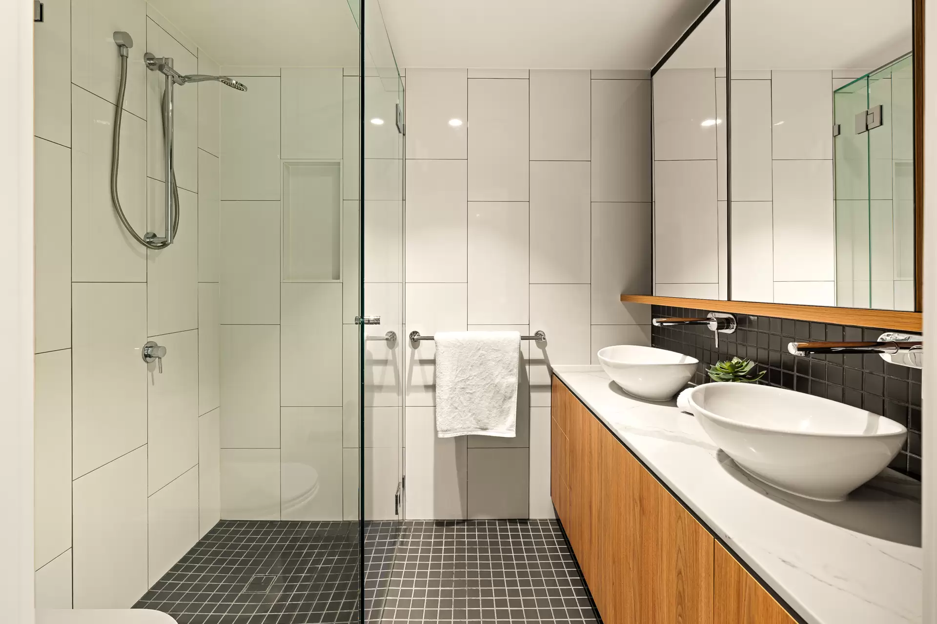 8/35 Beaconsfield Street, Highgate Hill Sold by Queensland Sotheby's International Realty - image 1