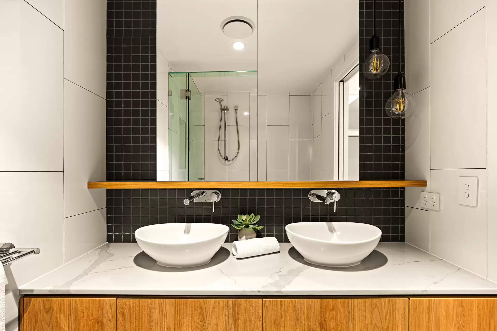 8/35 Beaconsfield Street, Highgate Hill Sold by Queensland Sotheby's International Realty - image 1