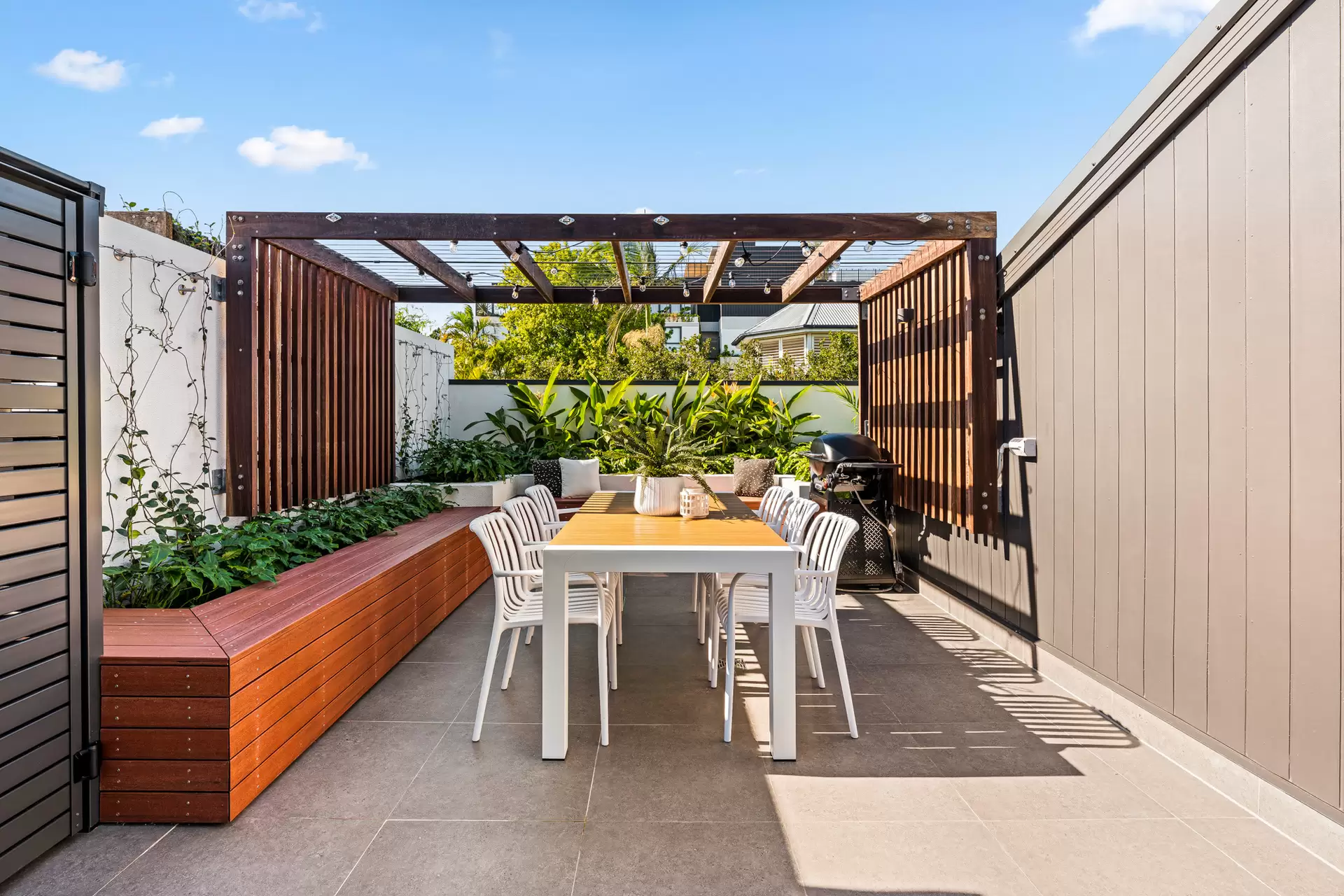 8/35 Beaconsfield Street, Highgate Hill Sold by Queensland Sotheby's International Realty - image 1