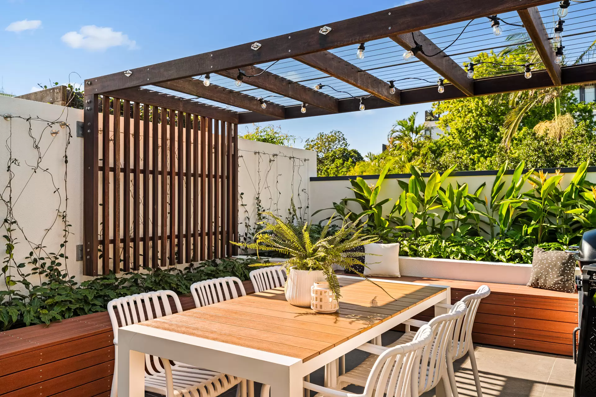 8/35 Beaconsfield Street, Highgate Hill Sold by Queensland Sotheby's International Realty - image 1