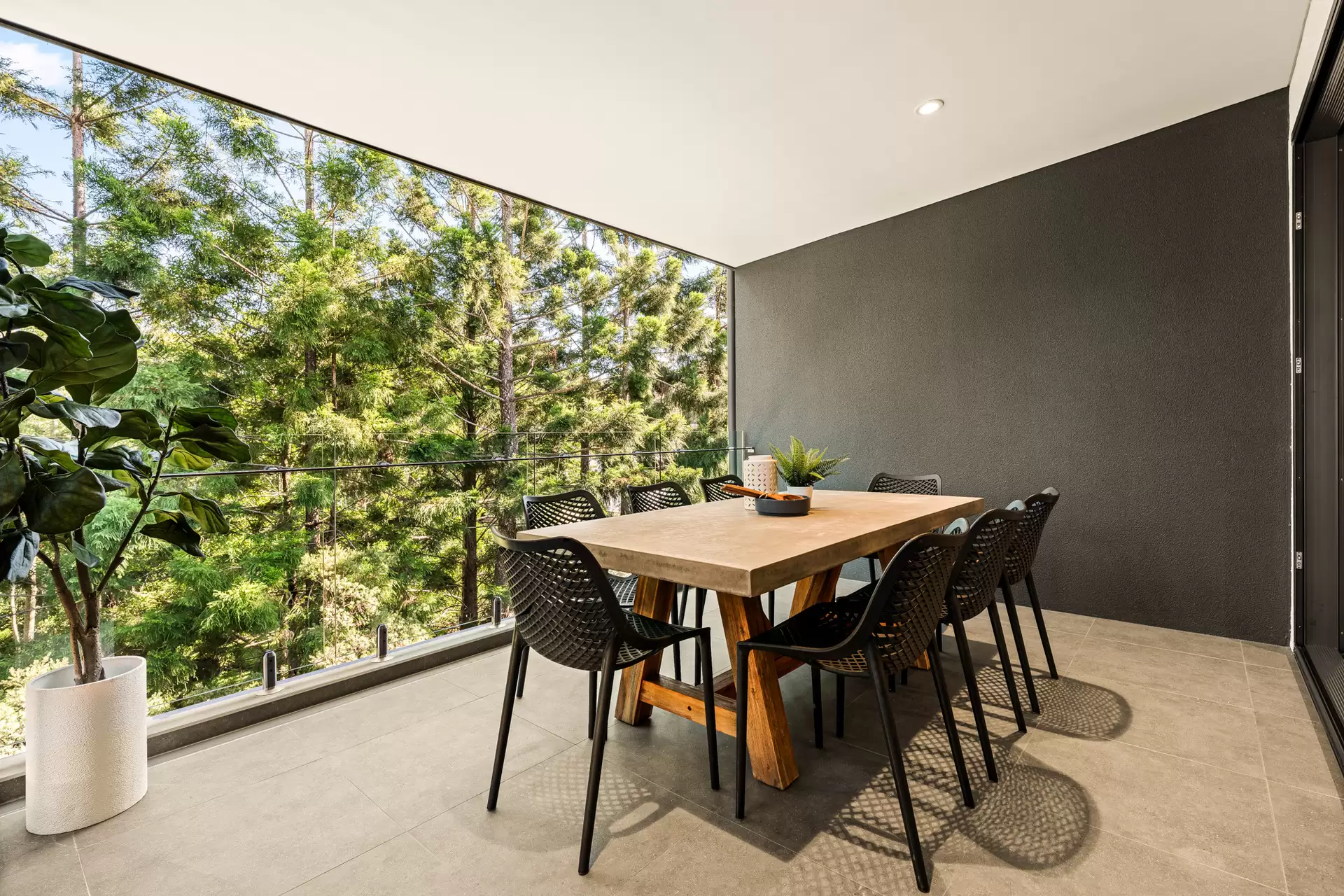8/35 Beaconsfield Street, Highgate Hill Sold by Queensland Sotheby's International Realty - image 1