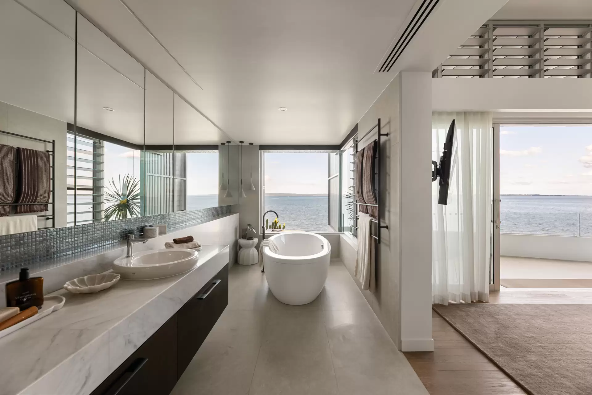223-225 Shore Street North, Cleveland For Sale by Queensland Sotheby's International Realty - image 1