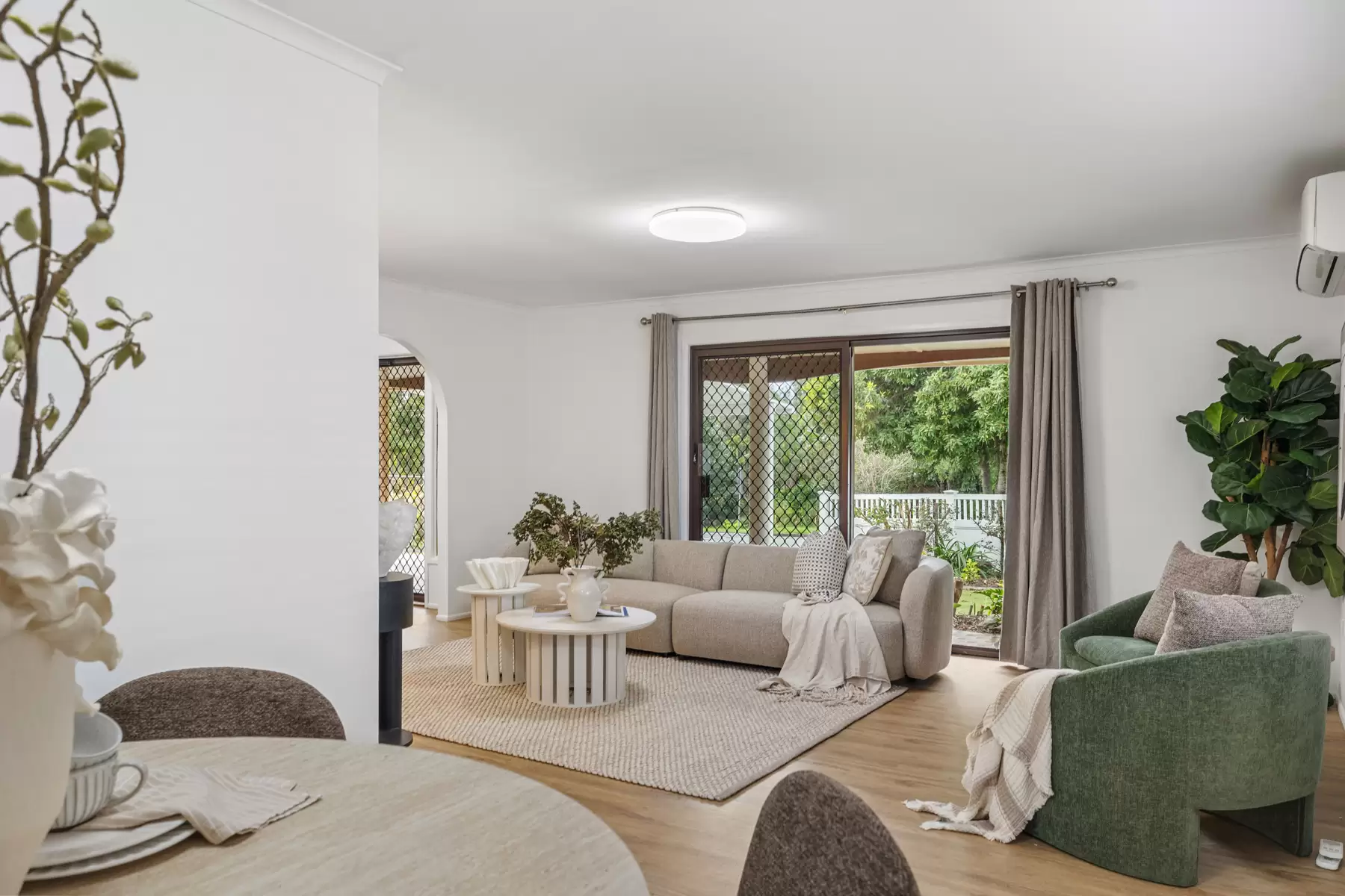 12 Valantine Road, Birkdale Sold by Queensland Sotheby's International Realty - image 1