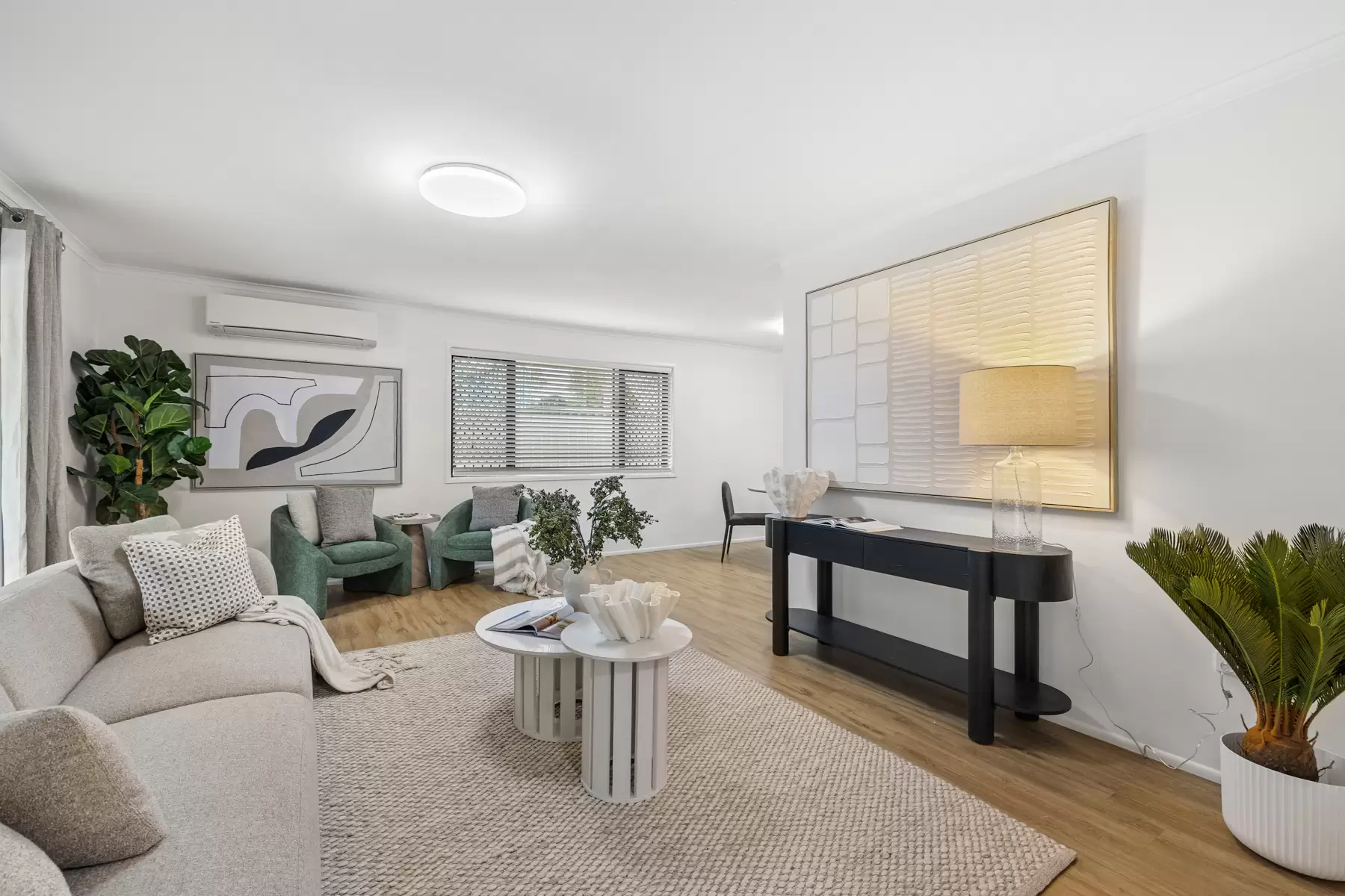 12 Valantine Road, Birkdale Sold by Queensland Sotheby's International Realty - image 1