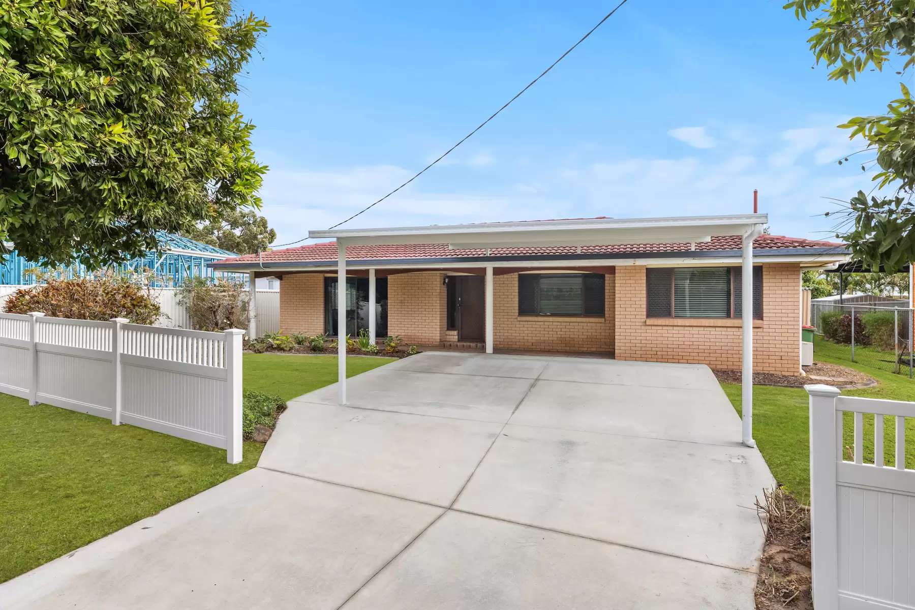 12 Valantine Road, Birkdale Sold by Queensland Sotheby's International Realty - image 1