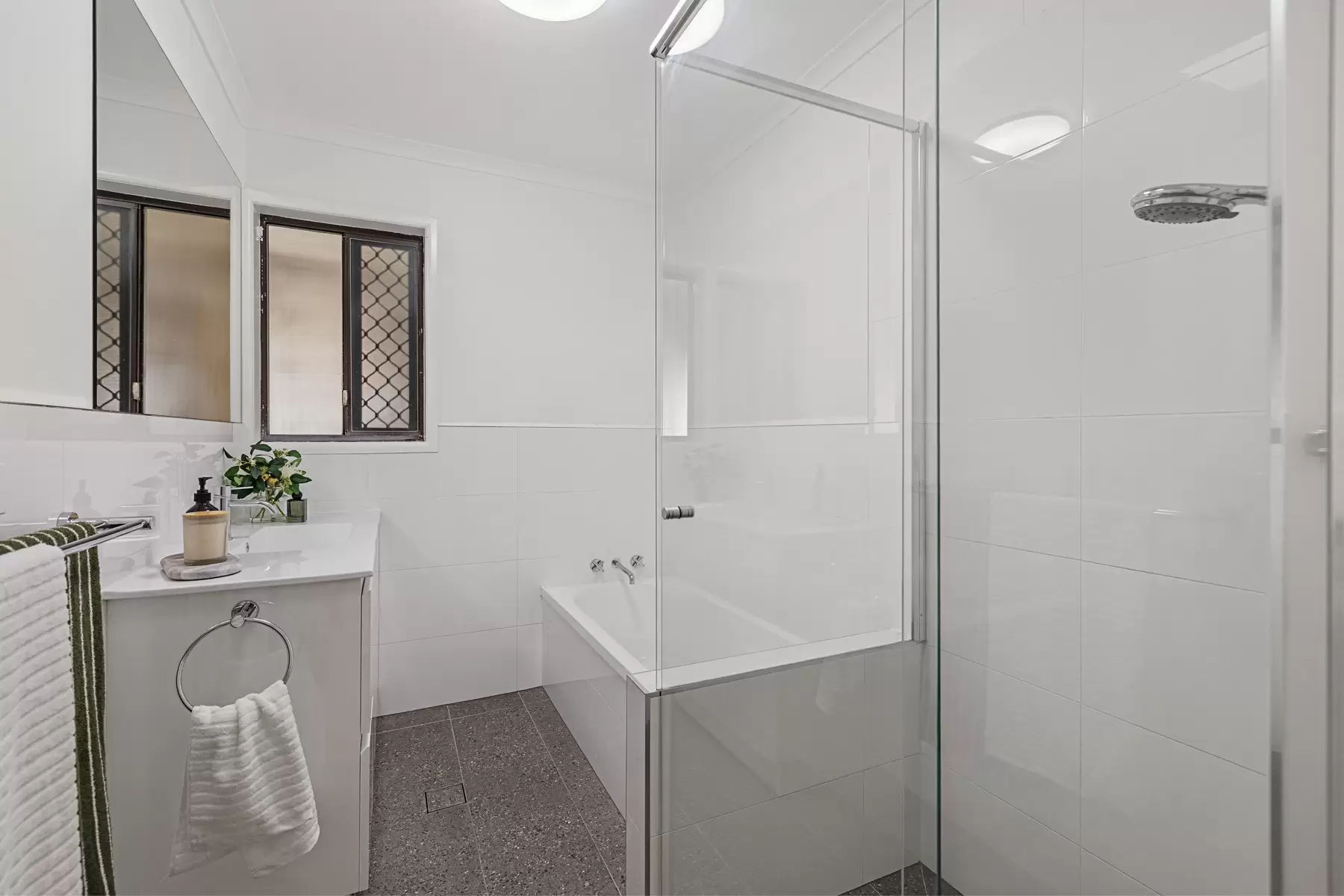 12 Valantine Road, Birkdale Sold by Queensland Sotheby's International Realty - image 1