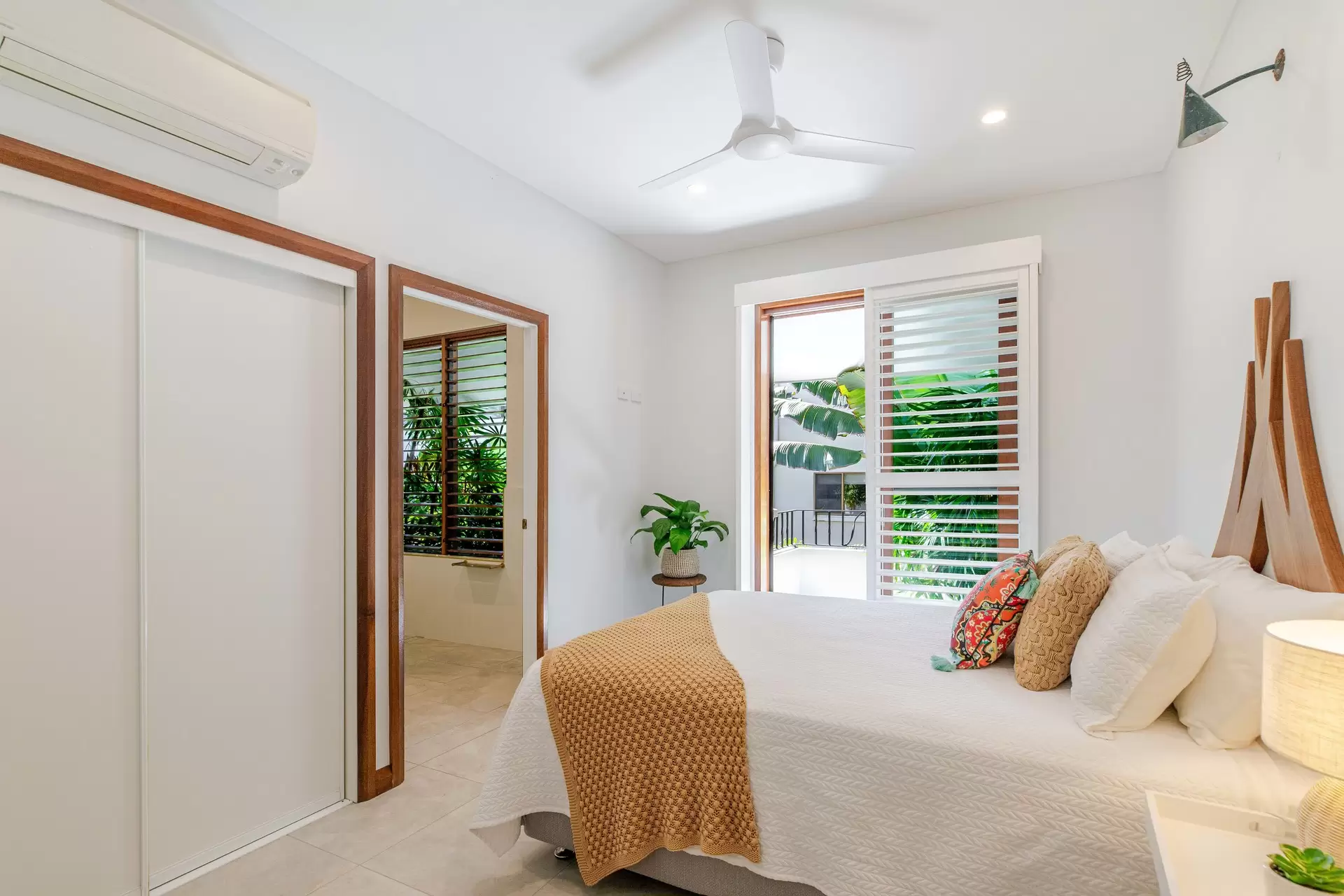 4/6 Davidson Street, Port Douglas Sold by Queensland Sotheby's International Realty - image 1