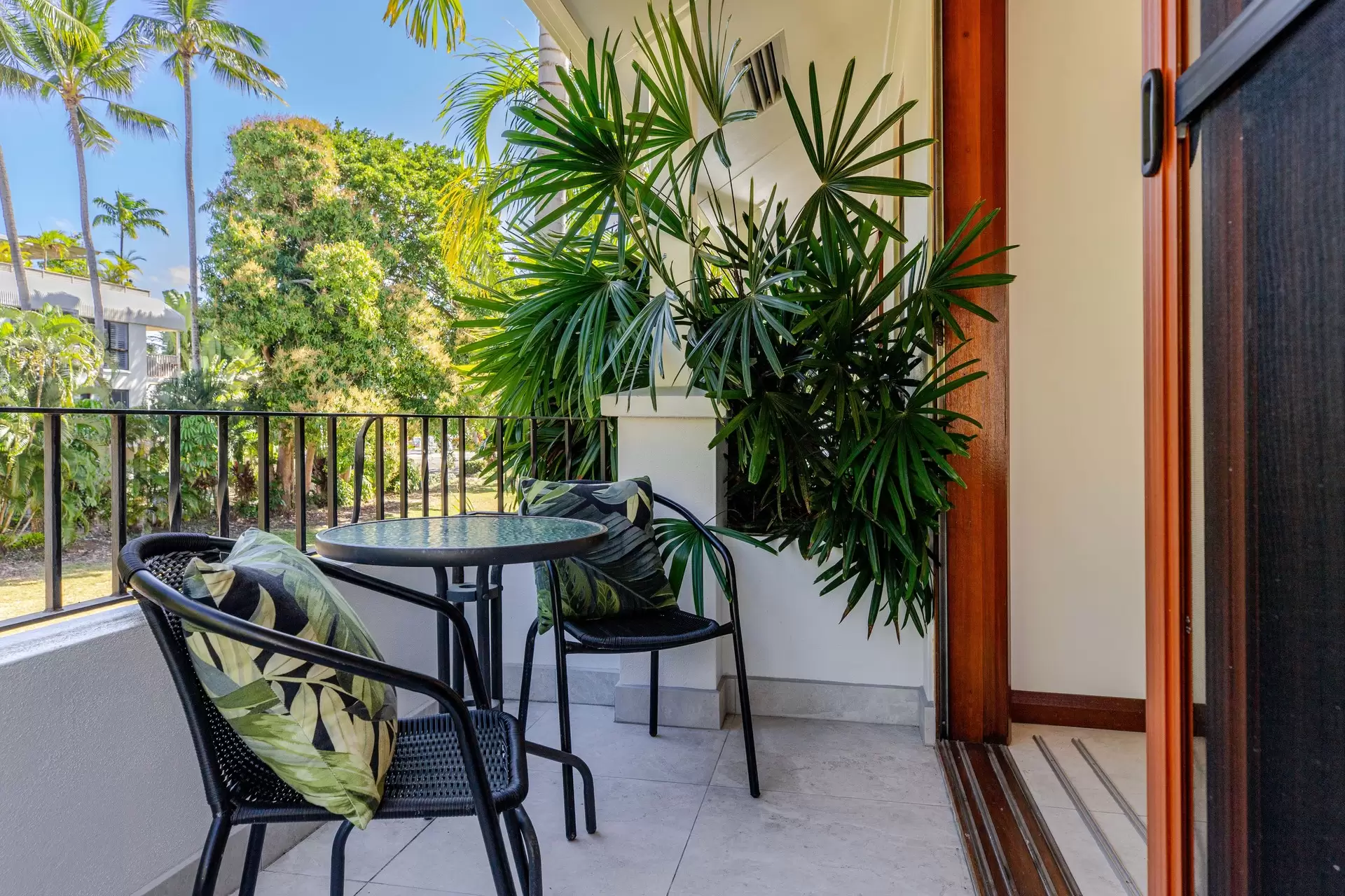 4/6 Davidson Street, Port Douglas Sold by Queensland Sotheby's International Realty - image 1