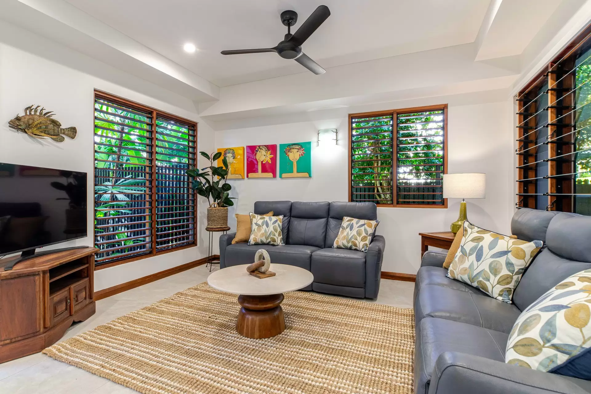 4/6 Davidson Street, Port Douglas Sold by  - image 1