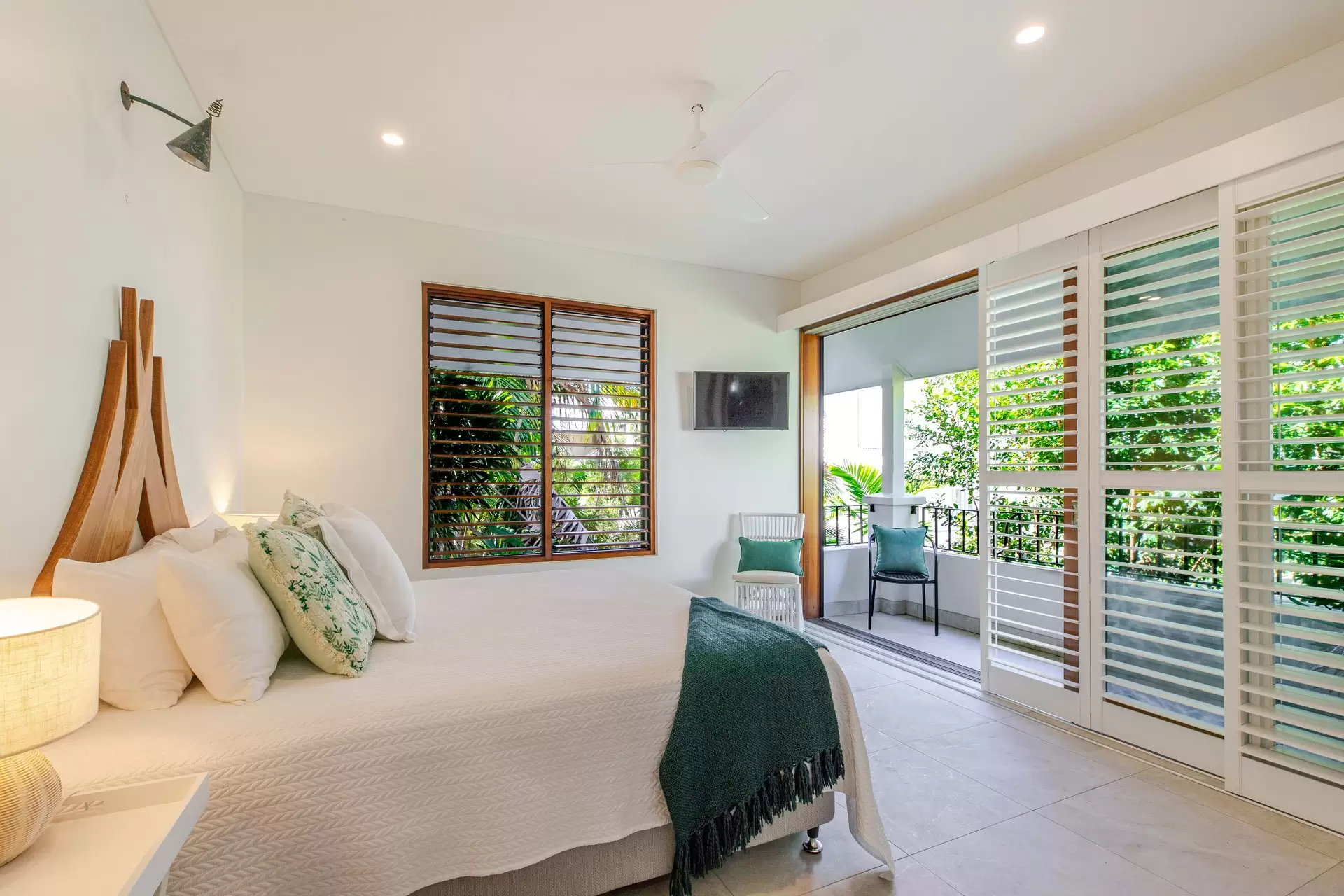 4/6 Davidson Street, Port Douglas Sold by  - image 1