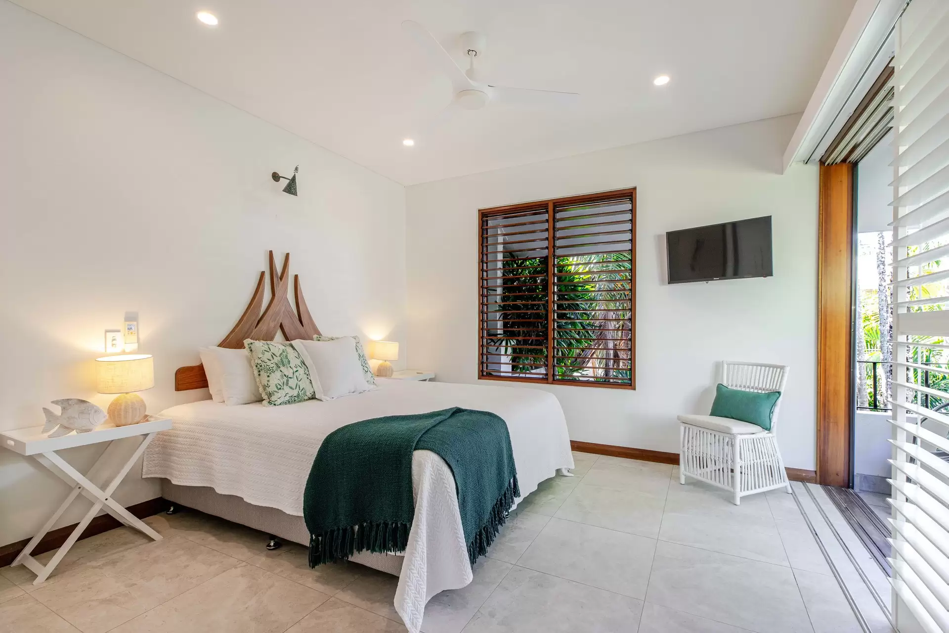 4/6 Davidson Street, Port Douglas Sold by  - image 1